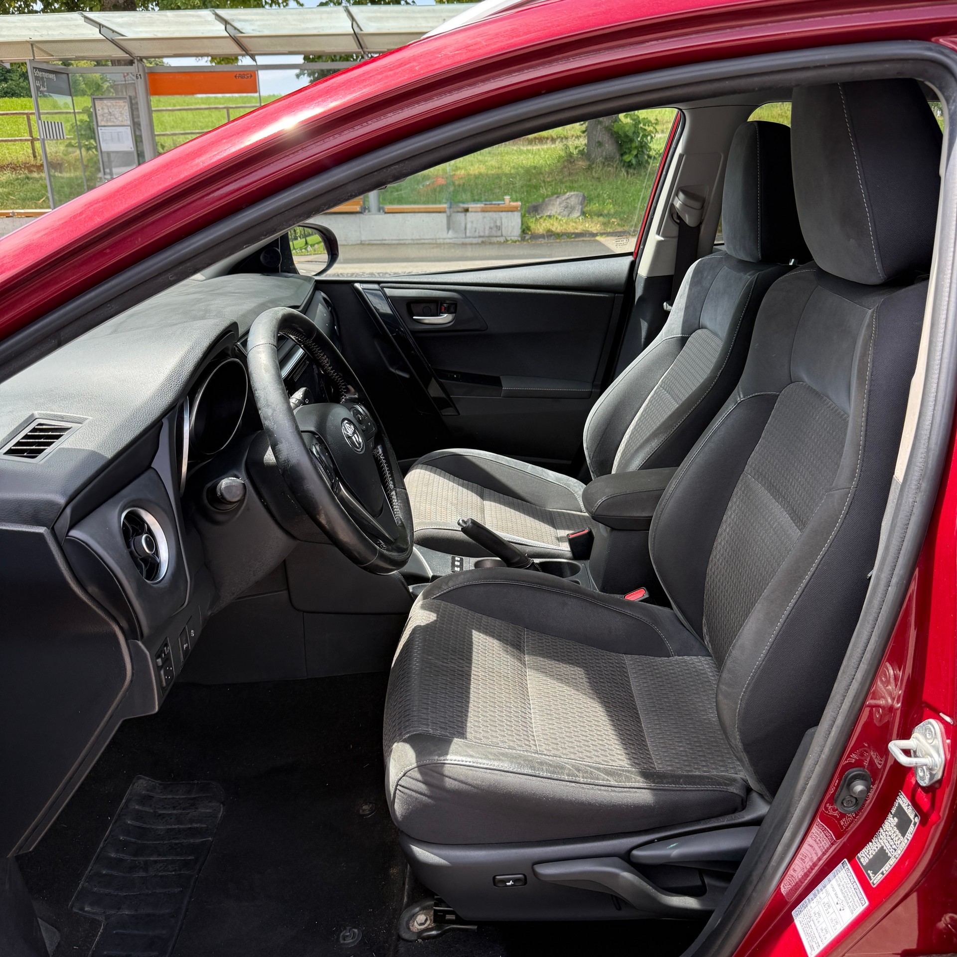 TOYOTA Auris Touring Sports 1.8 HSD Trend e-CVT-image-8
