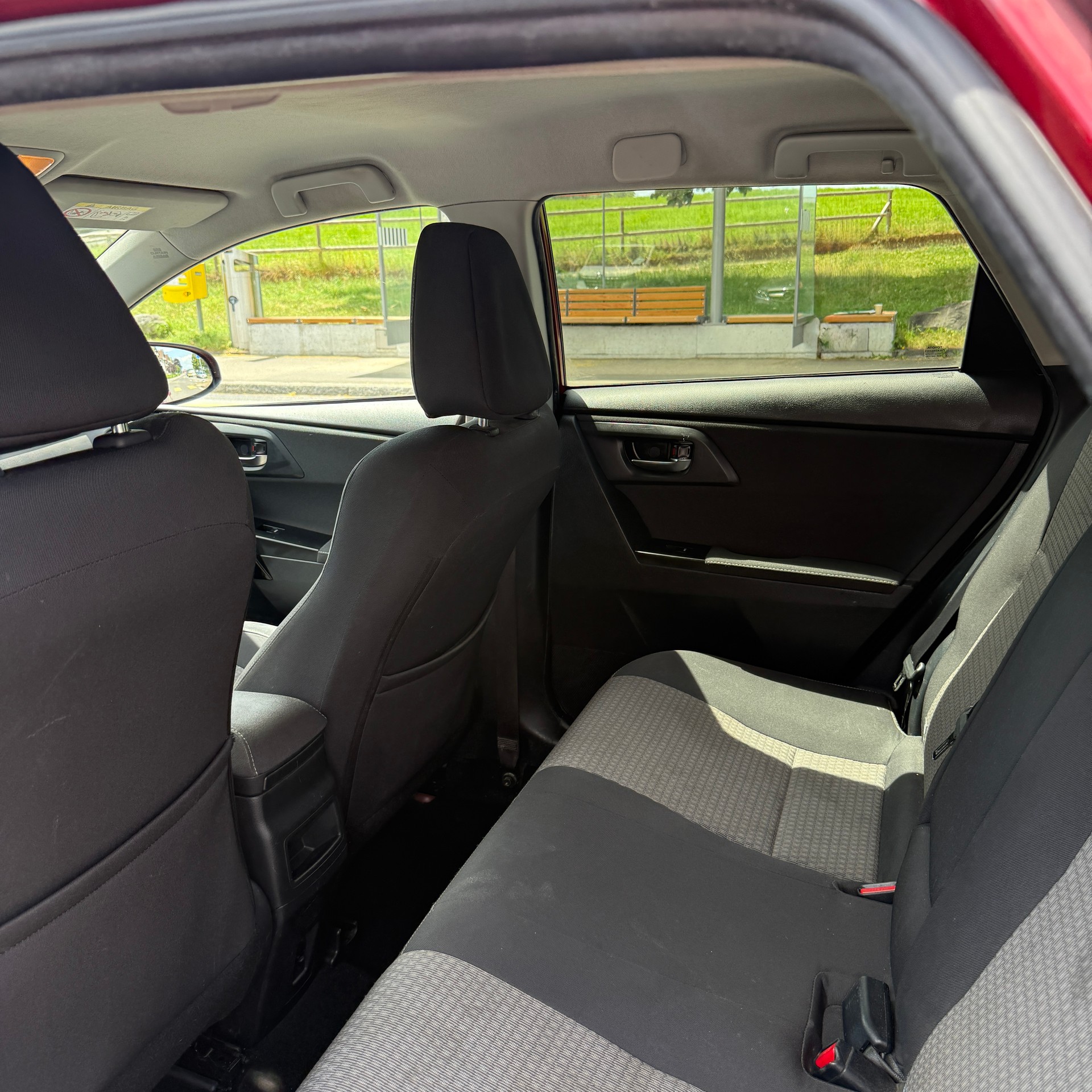 TOYOTA Auris Touring Sports 1.8 HSD Trend e-CVT-image-12