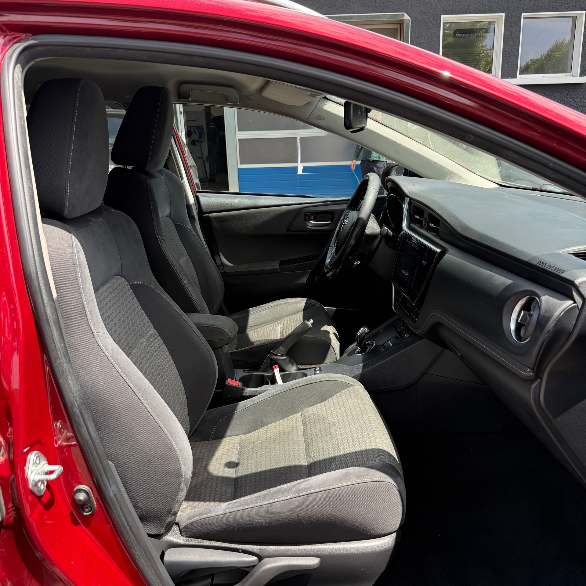 TOYOTA Auris Touring Sports 1.8 HSD Trend e-CVT-image-11