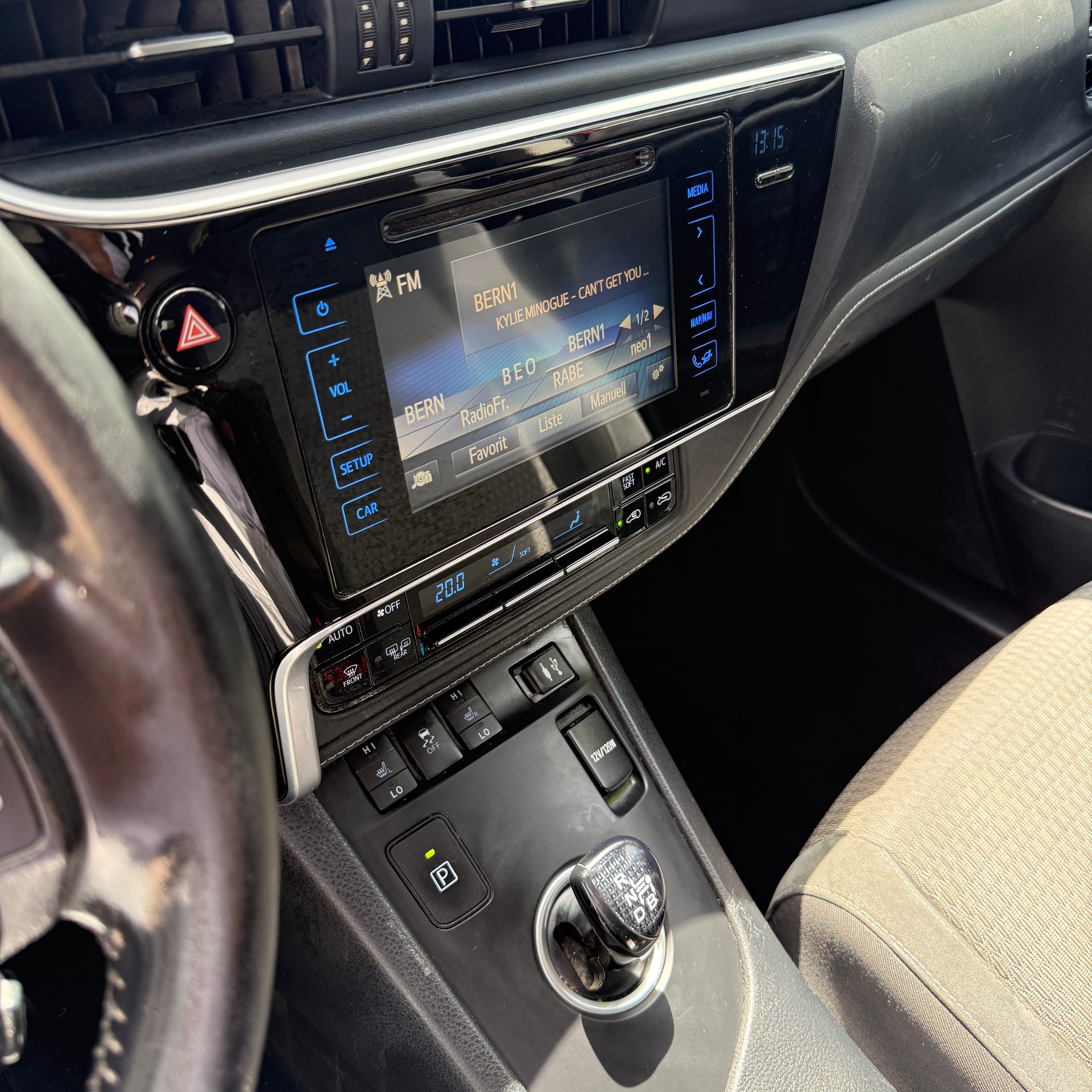 TOYOTA Auris Touring Sports 1.8 HSD Trend e-CVT-image-10