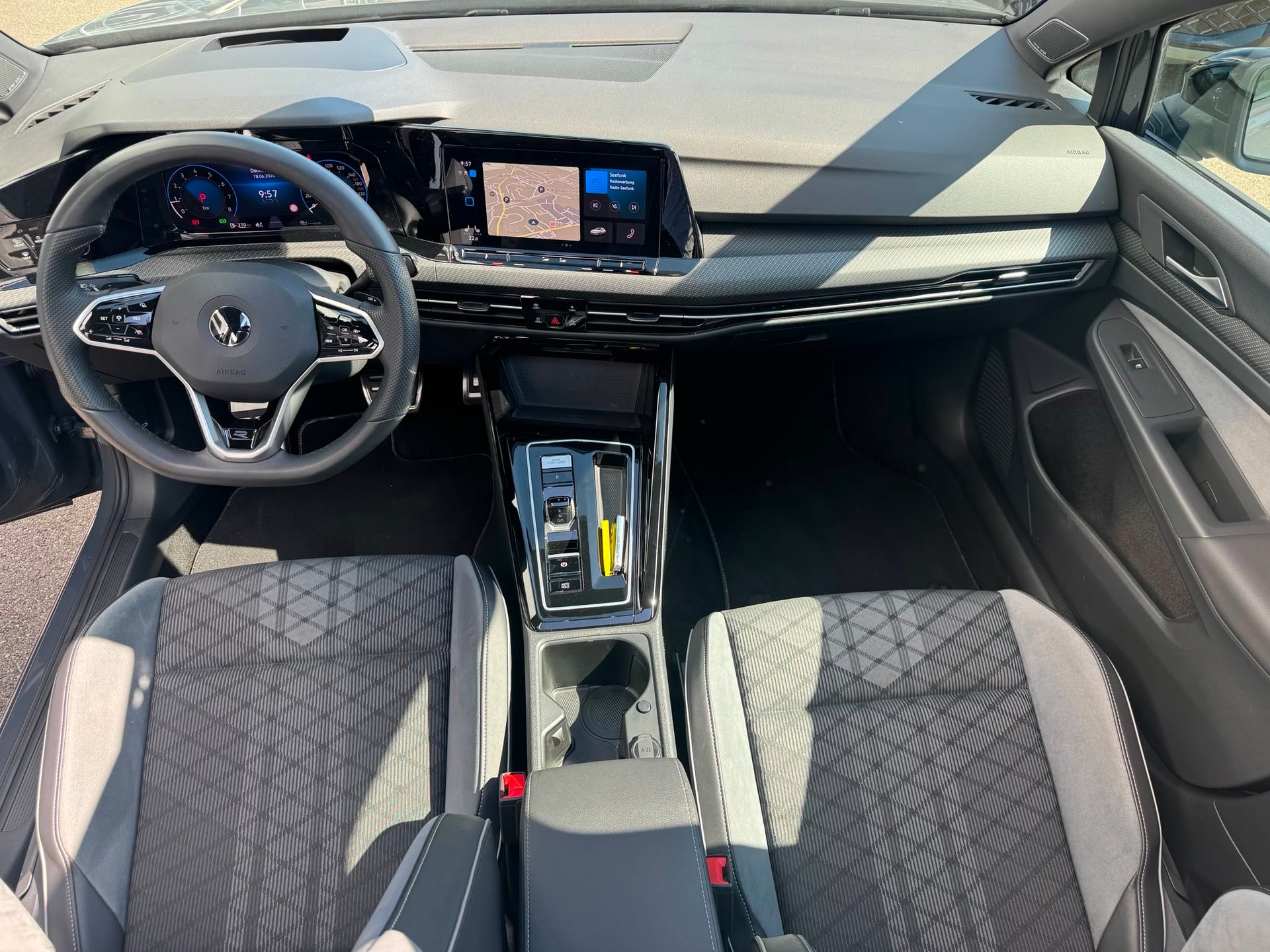 VW Golf Variant 2.0 TSI R-Line DSG 4Motion-image-6