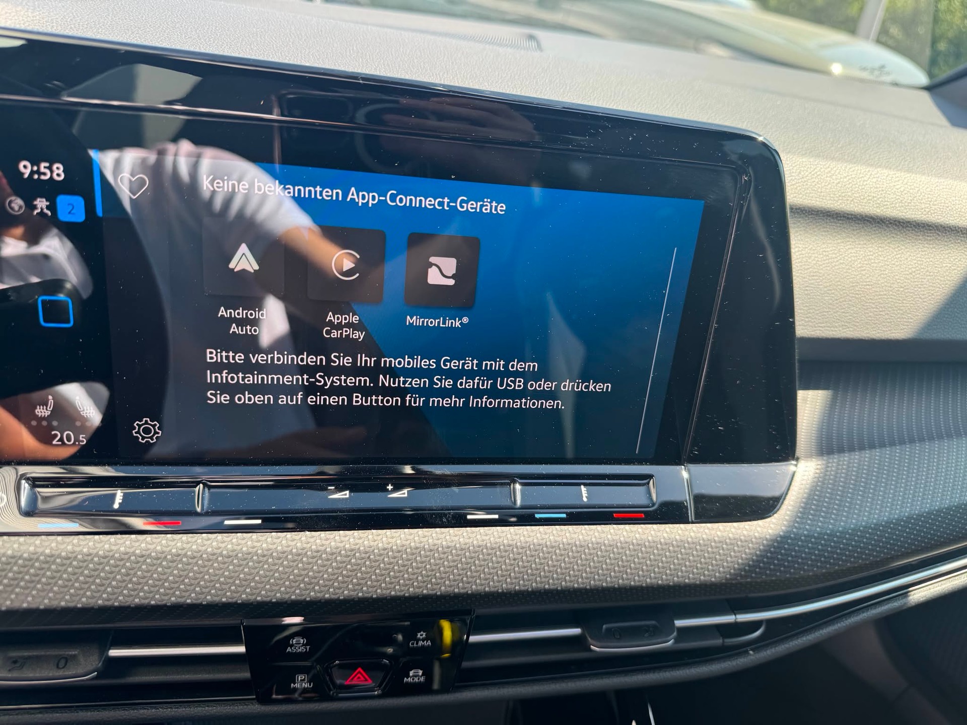 VW Golf Variant 2.0 TSI R-Line DSG 4Motion-image-12