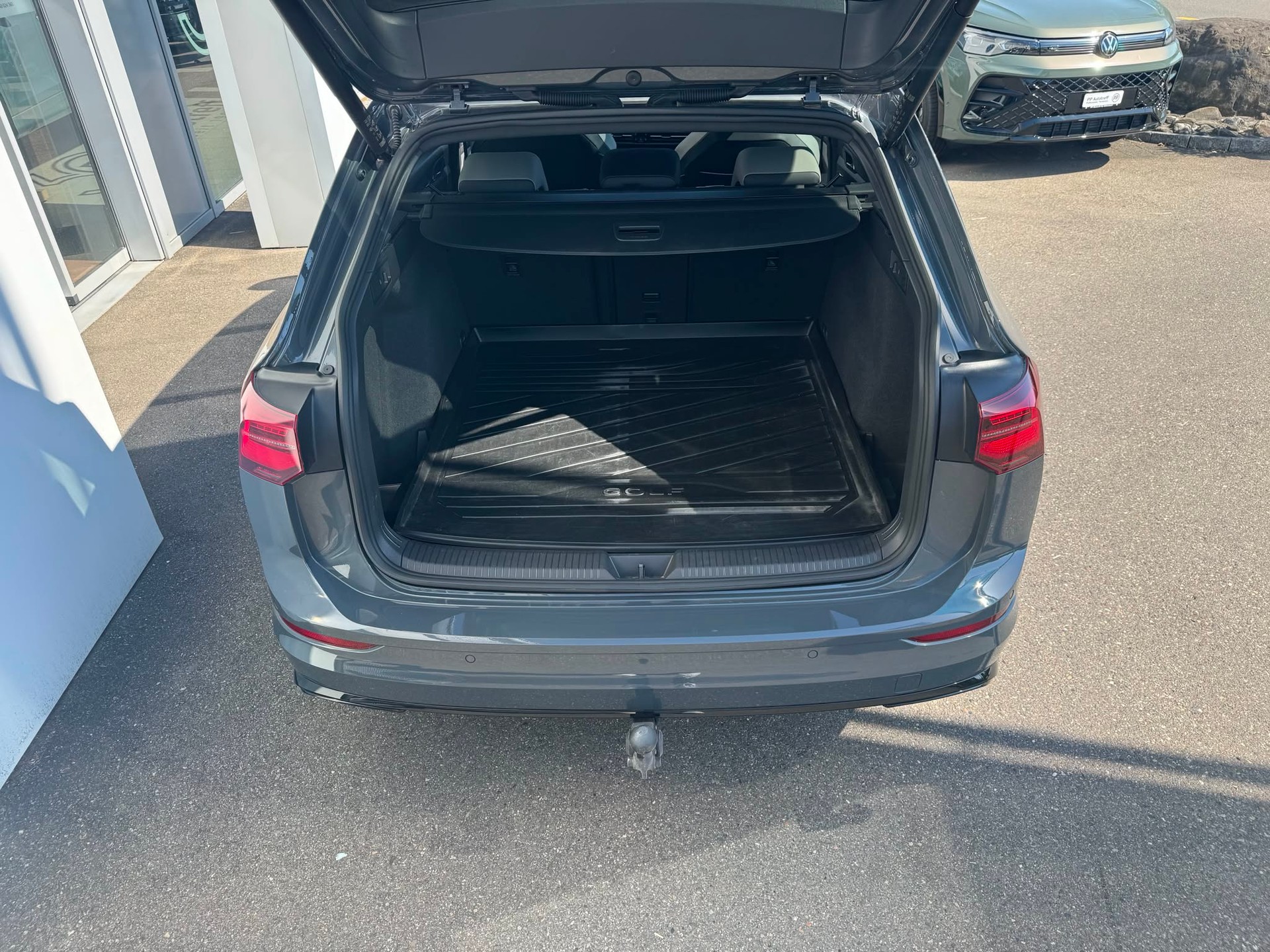 VW Golf Variant 2.0 TSI R-Line DSG 4Motion-image-4