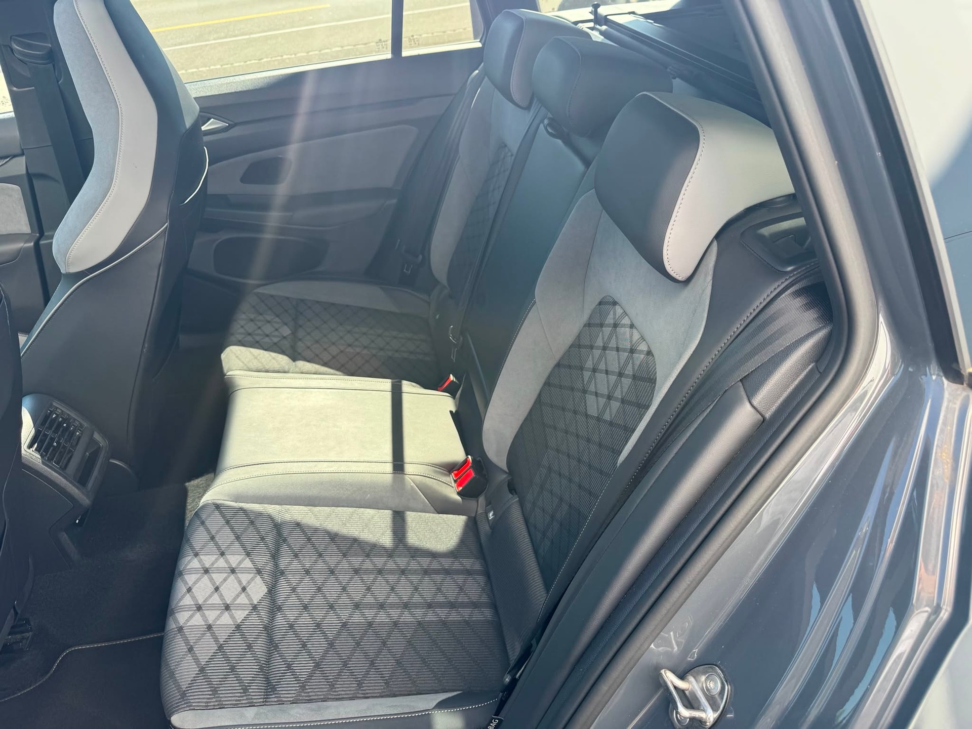 VW Golf Variant 2.0 TSI R-Line DSG 4Motion-image-5