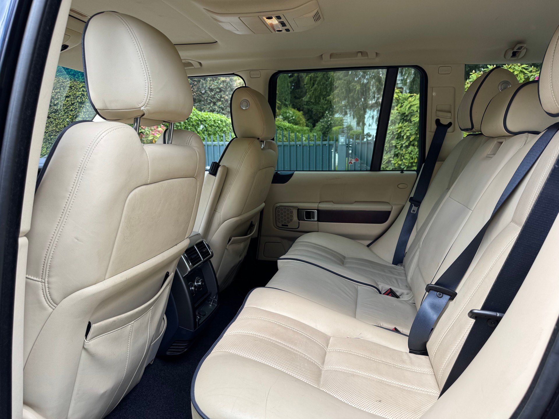 LAND ROVER 3.6 TDV8 Vogue-image-4