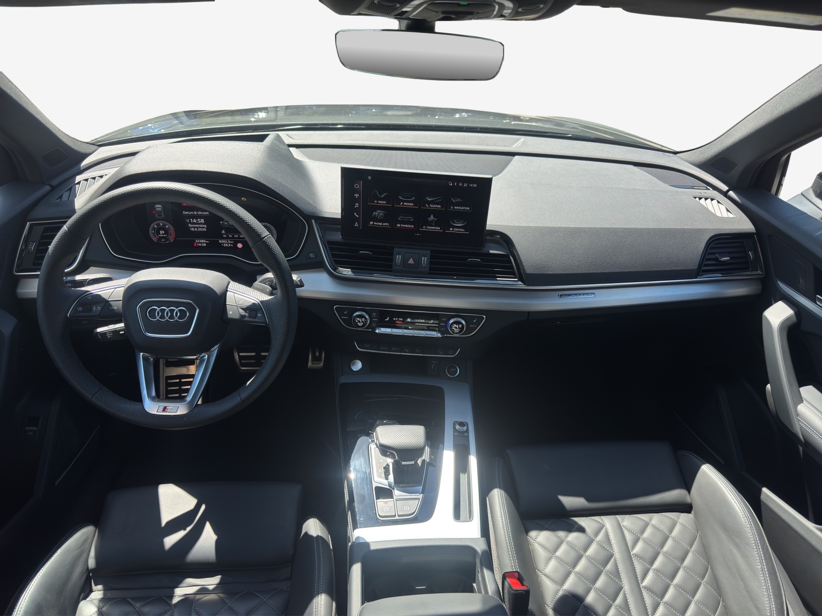 AUDI Q5 40 TDI Black Edition quattro S-tronic-image-8