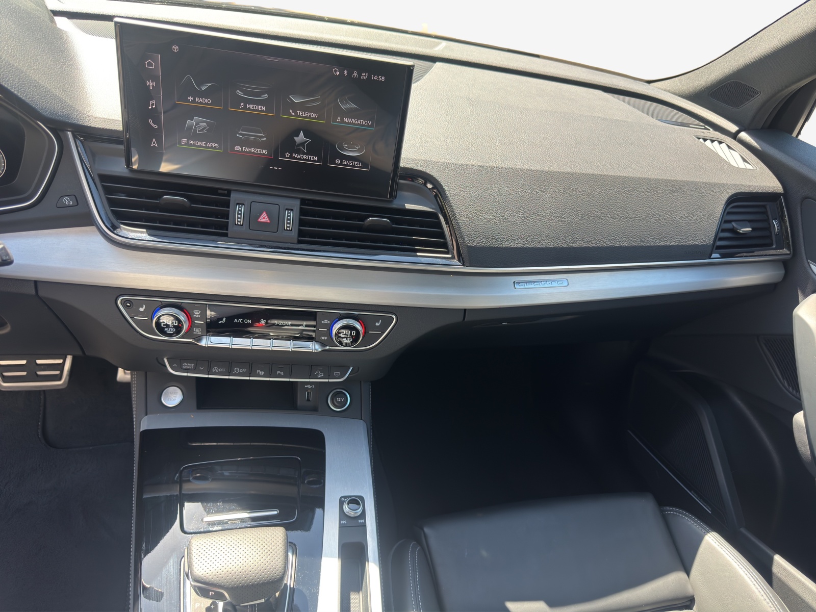 AUDI Q5 40 TDI Black Edition quattro S-tronic-image-10