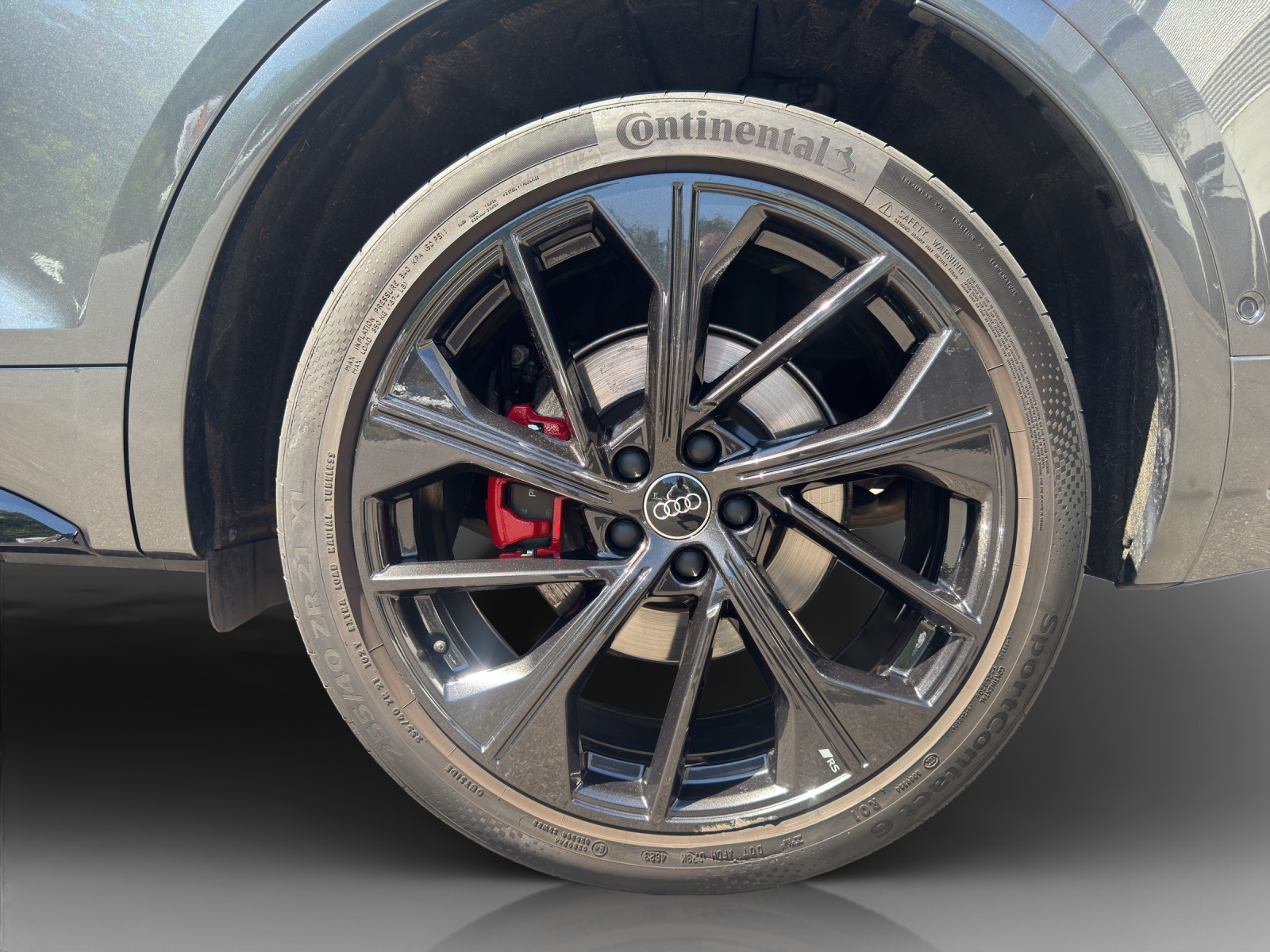 AUDI Q5 40 TDI Black Edition quattro S-tronic-image-13