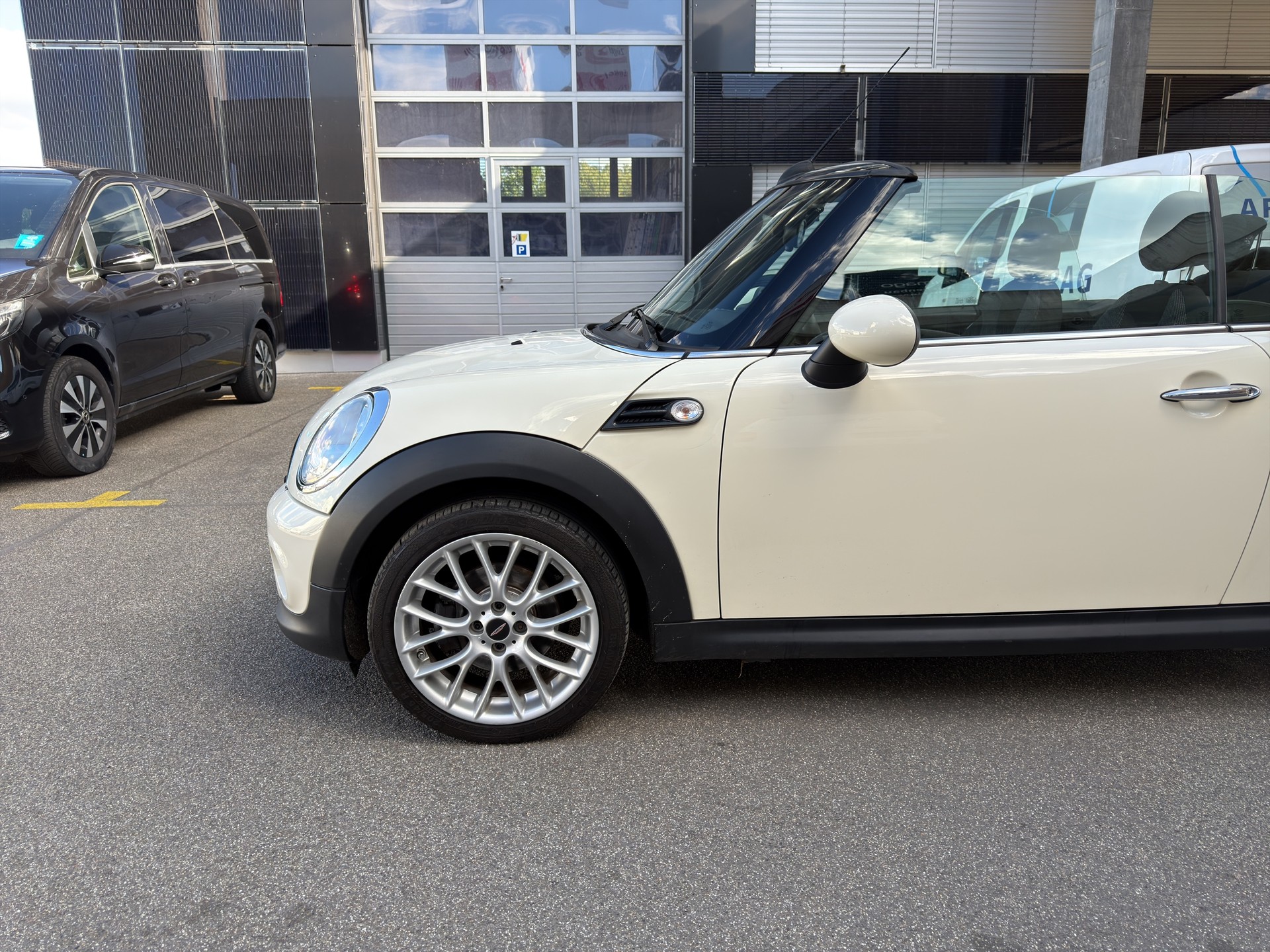 MINI Cooper Cabriolet-image-9