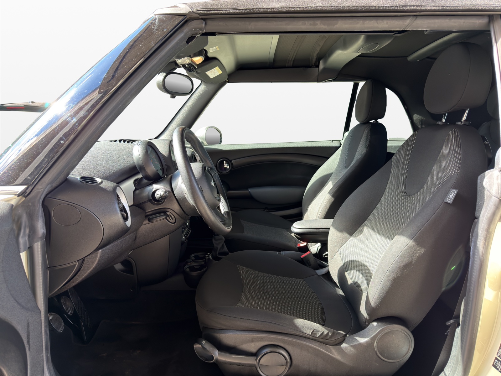 MINI Cooper Cabriolet-image-10