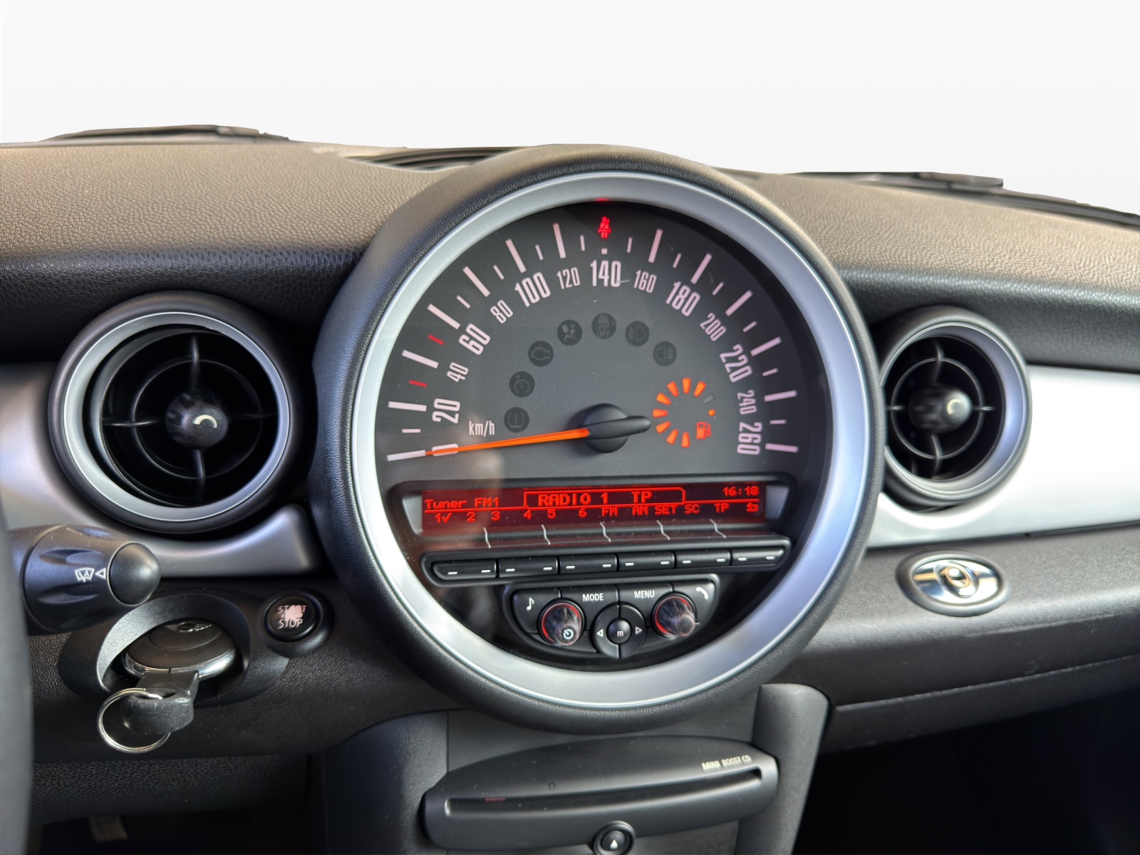 MINI Cooper Cabriolet-image-14