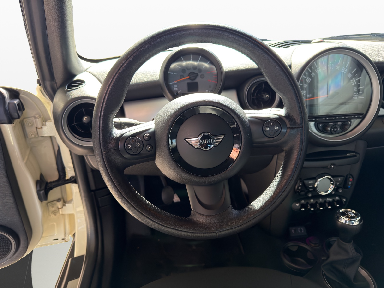 MINI Cooper Cabriolet-image-12