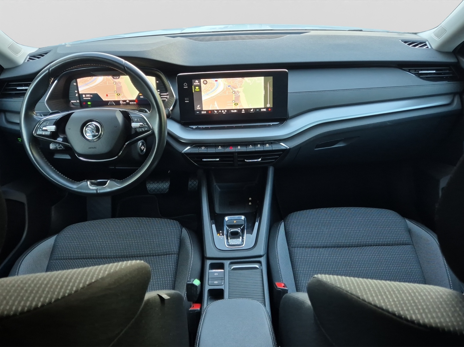 SKODA Octavia Combi 2.0 TDI DSG Ambition-image-10