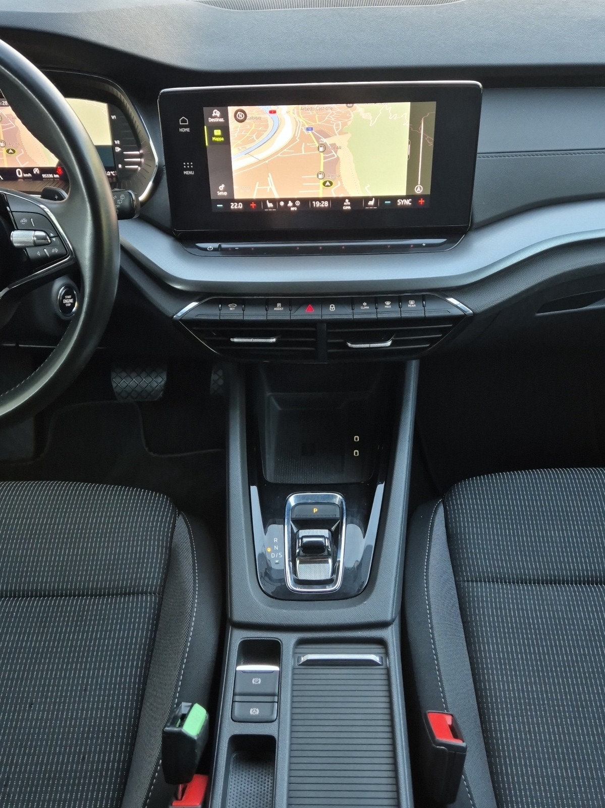 SKODA Octavia Combi 2.0 TDI DSG Ambition-image-14