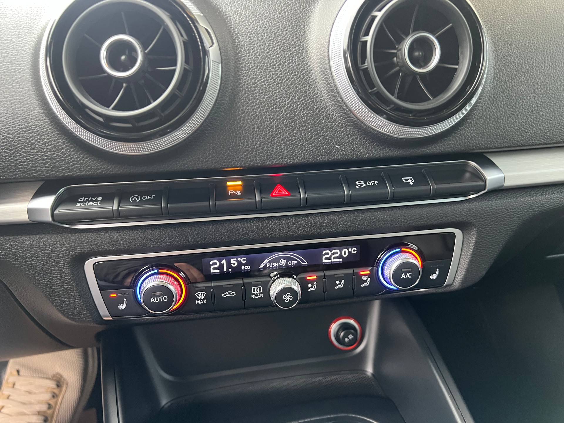 AUDI A3 Sportback 2.0 TDI S-Line Ambition 4x4 *Navigation * Leder * Rückfahrtkamera * ab MFK 11.2025 * 1 Jahr Garantie möglich ***-image-19