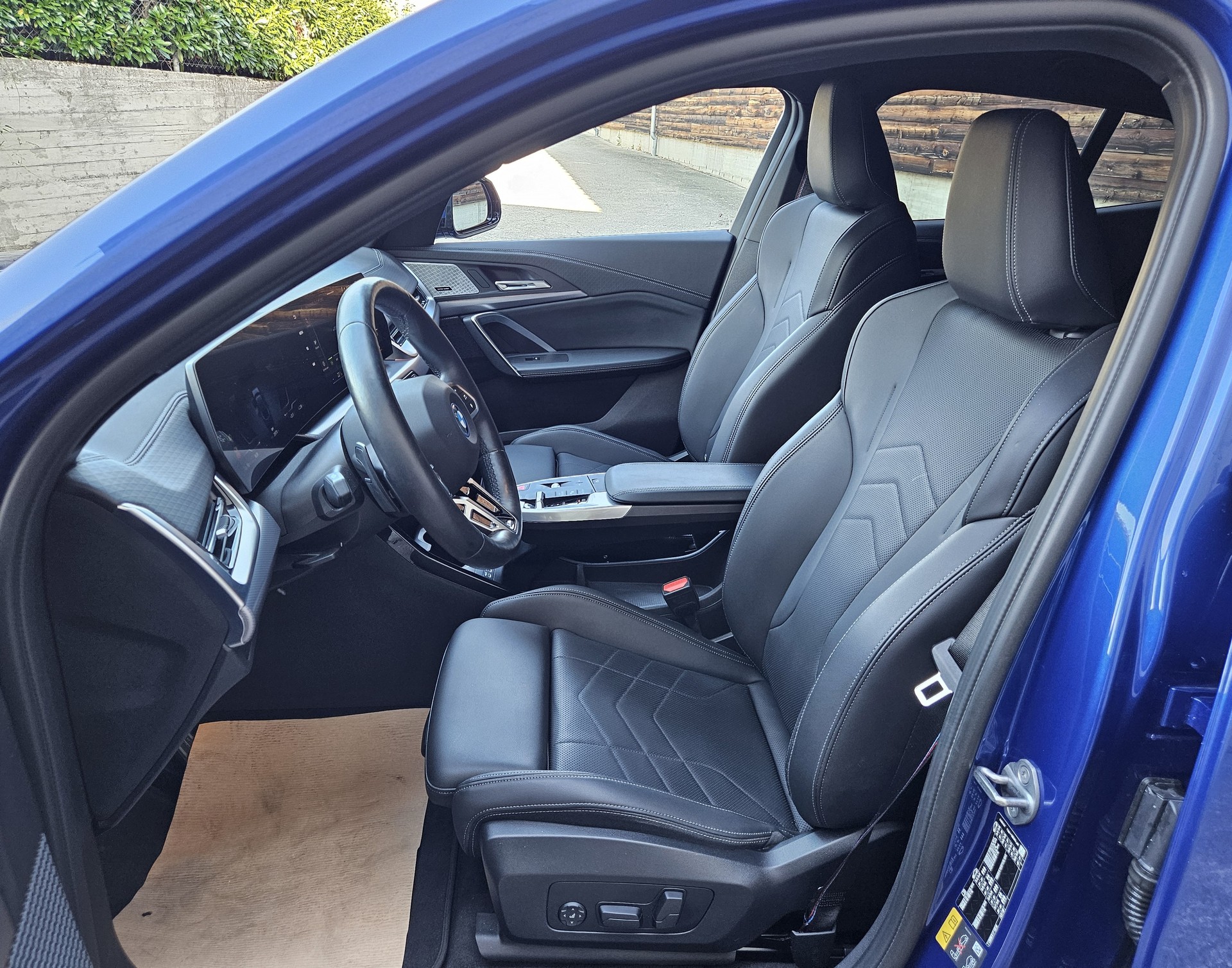 BMW iX2 xDrive 30 M Sport Pro-image-11