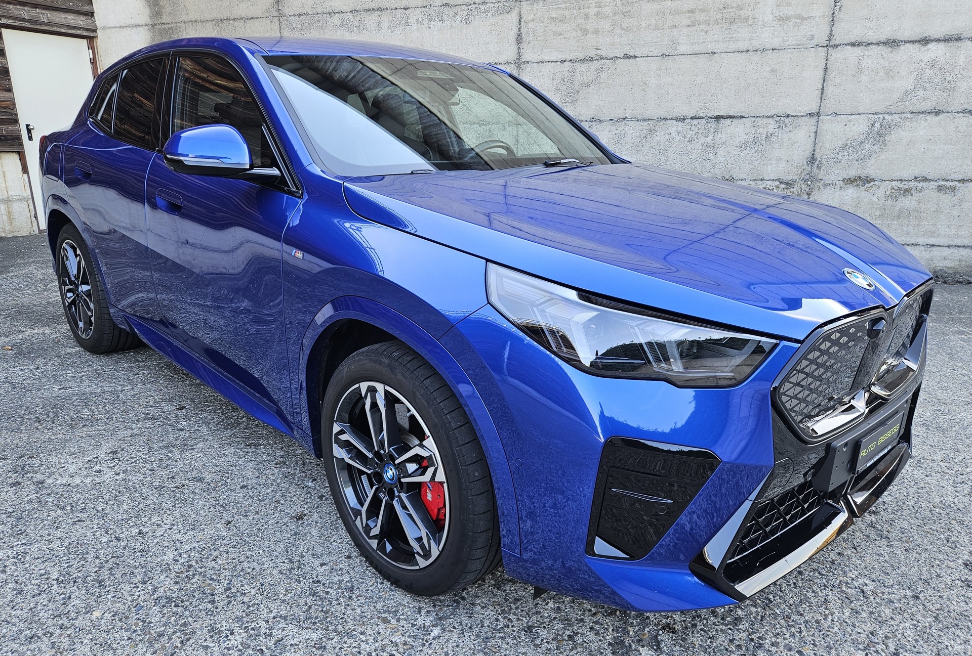 BMW iX2 xDrive 30 M Sport Pro-image-0