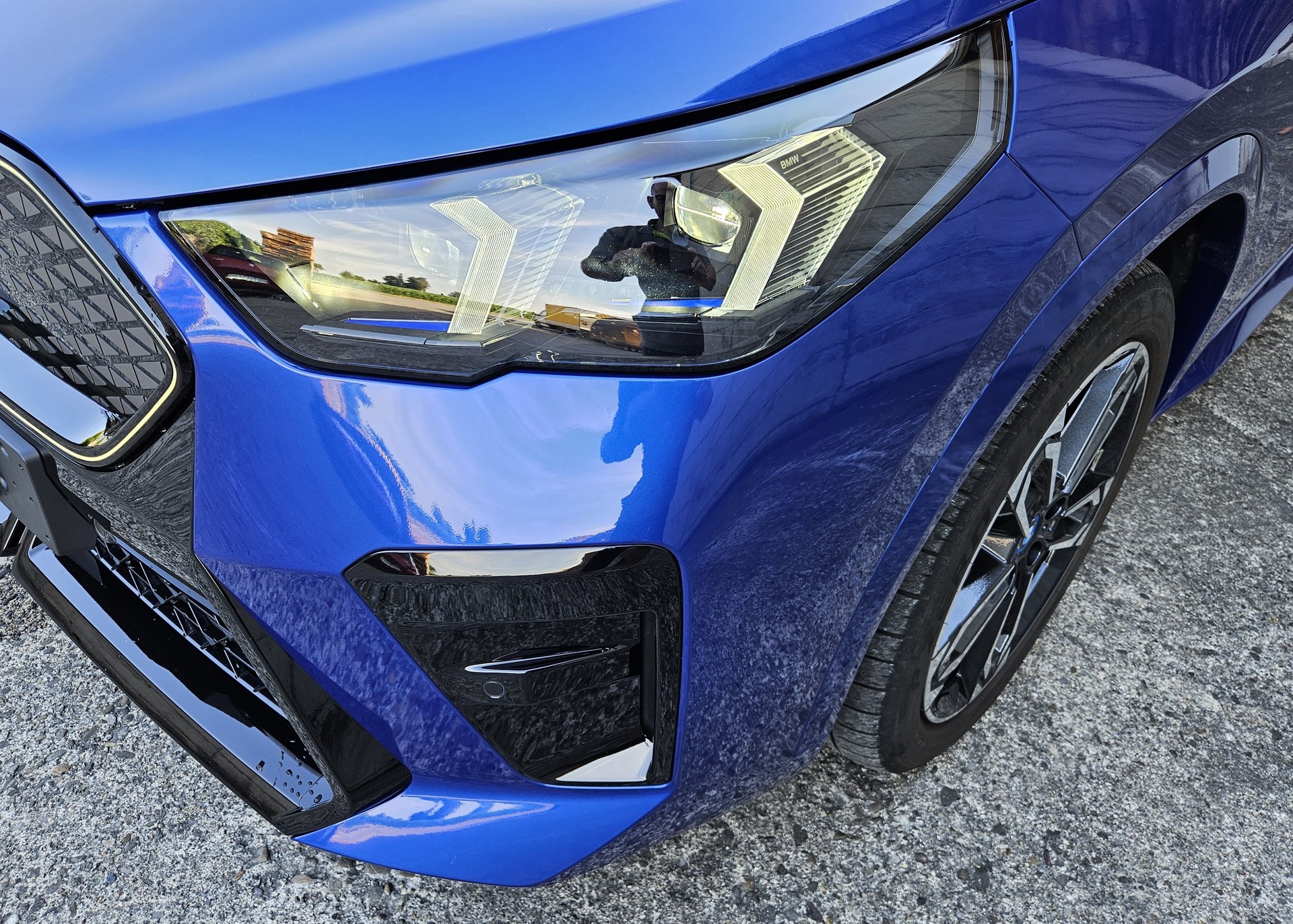 BMW iX2 xDrive 30 M Sport Pro-image-3