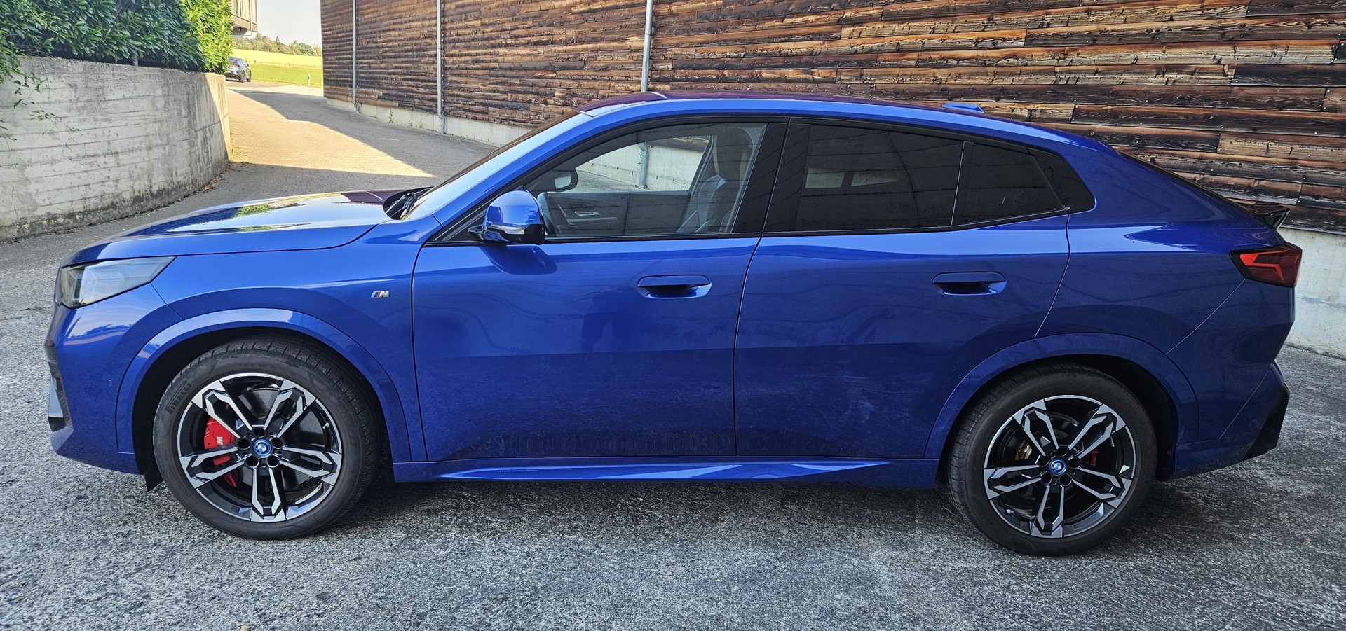 BMW iX2 xDrive 30 M Sport Pro-image-4