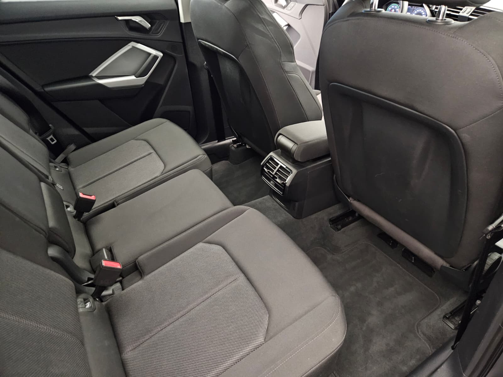AUDI Q3 45 TFSI e S-tronic-image-13