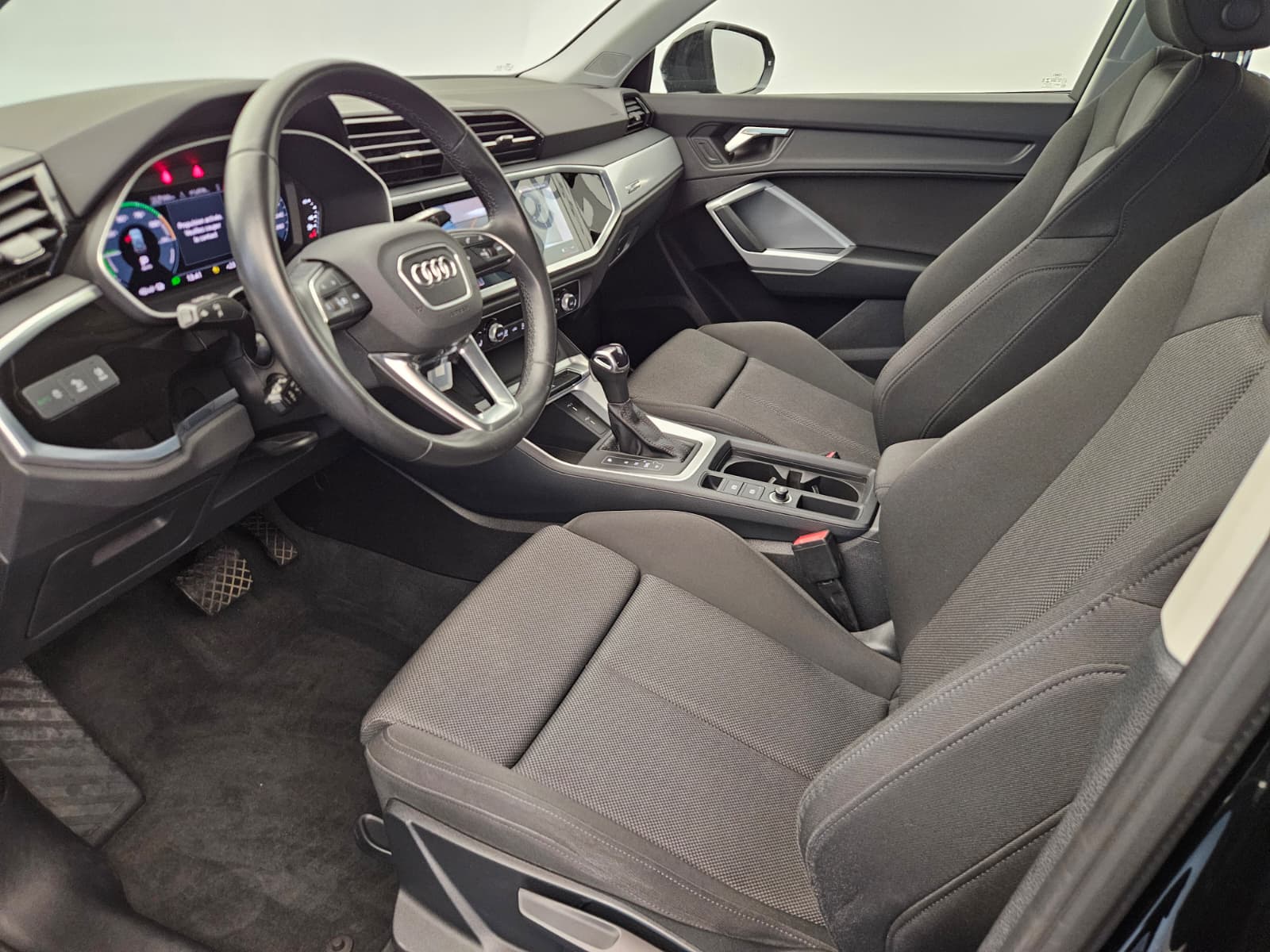 AUDI Q3 45 TFSI e S-tronic-image-10