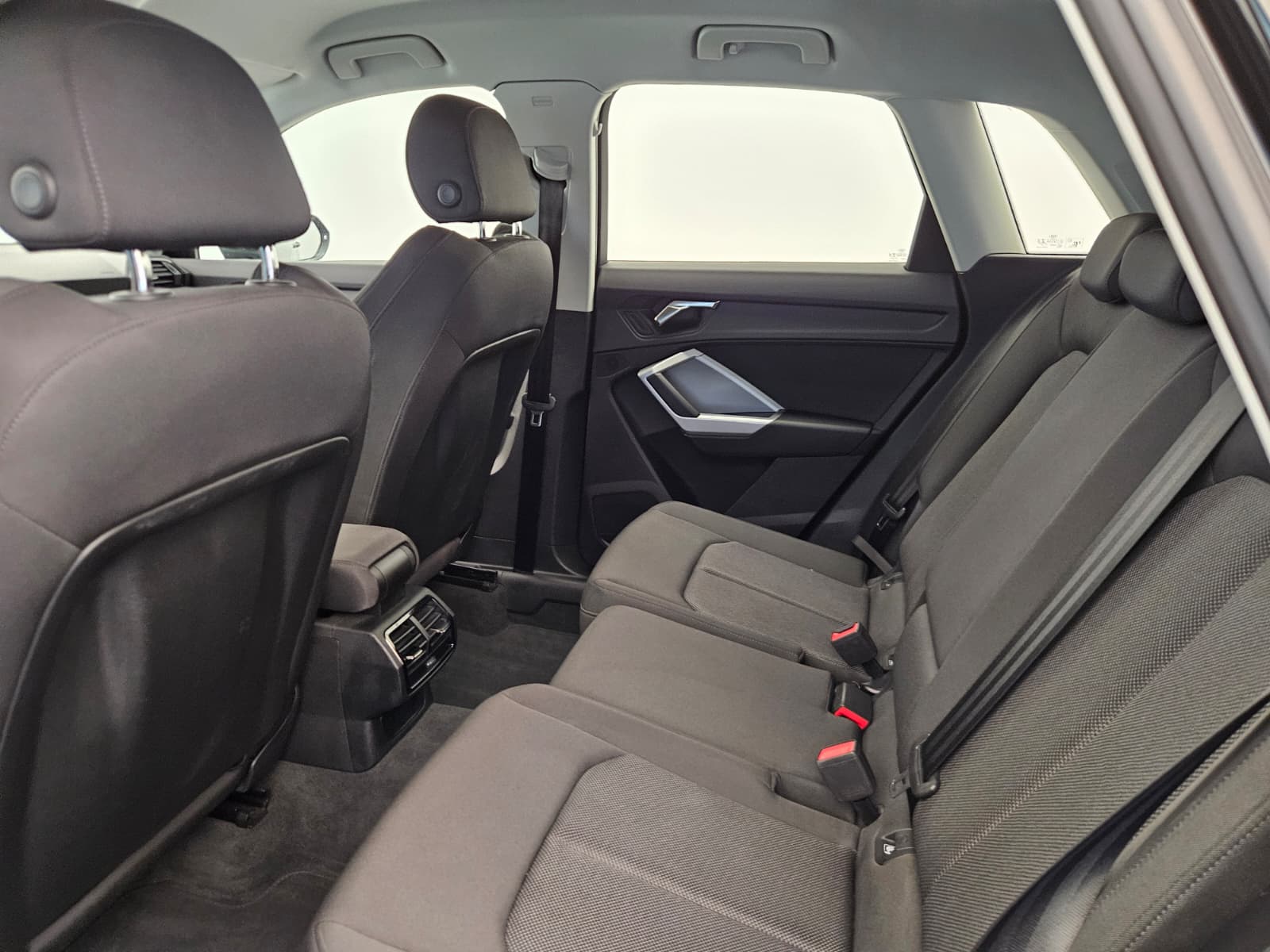AUDI Q3 45 TFSI e S-tronic-image-12