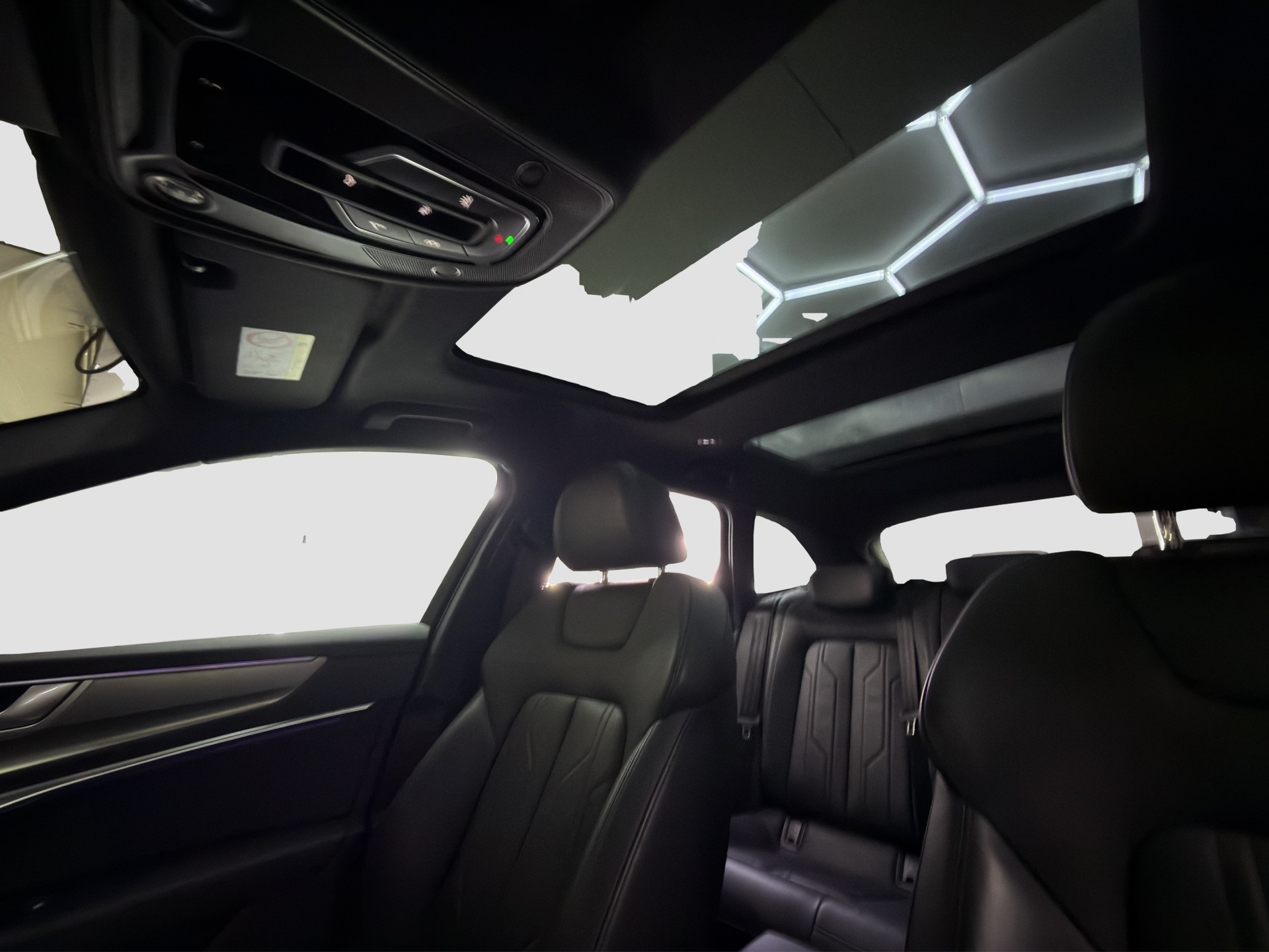 AUDI A6 Avant 55 TFSI Sport quattro S-tronic-image-16