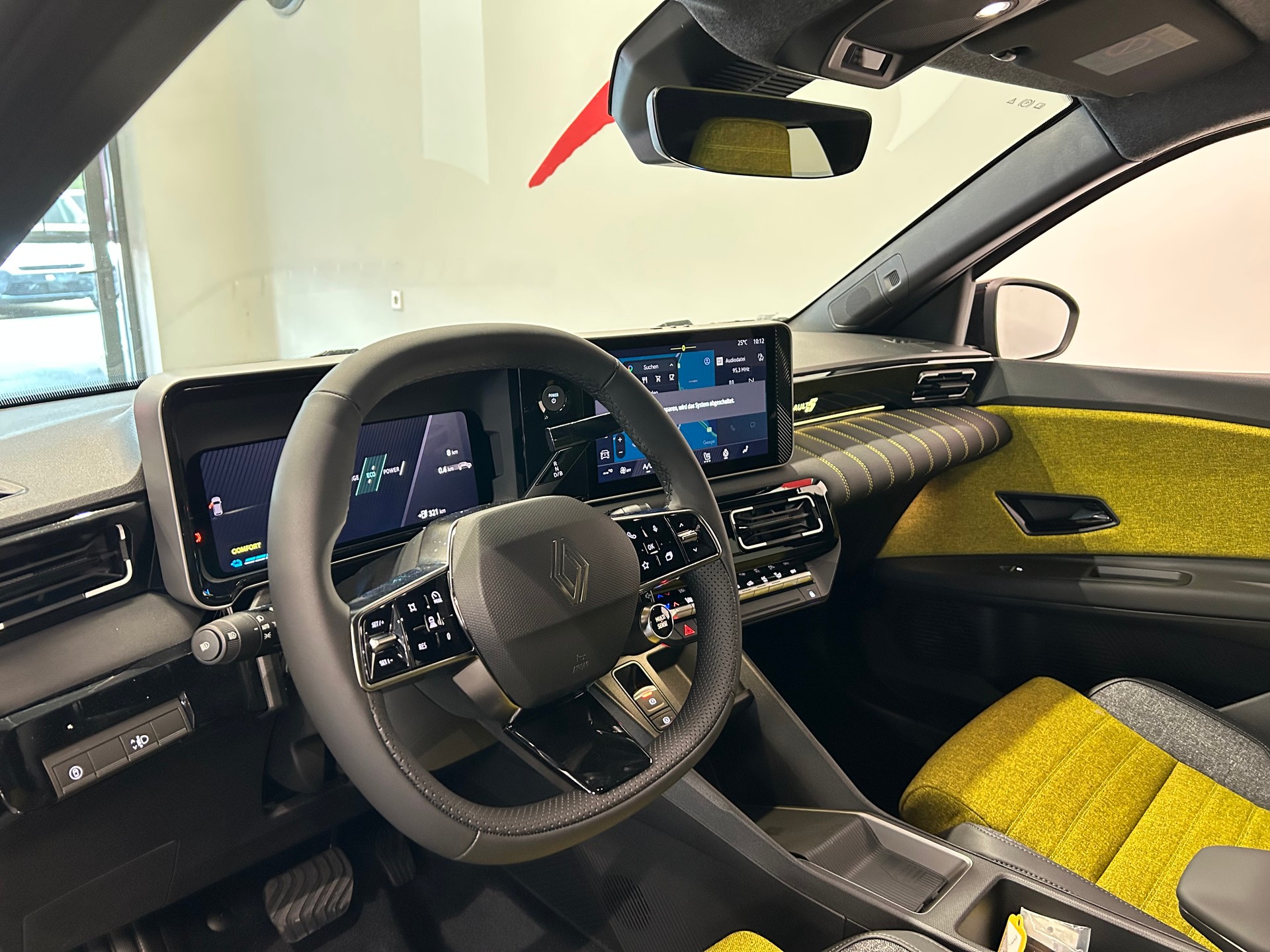RENAULT R5 E-Tech Comfort Range 52 kWh Iconic Five-image-9