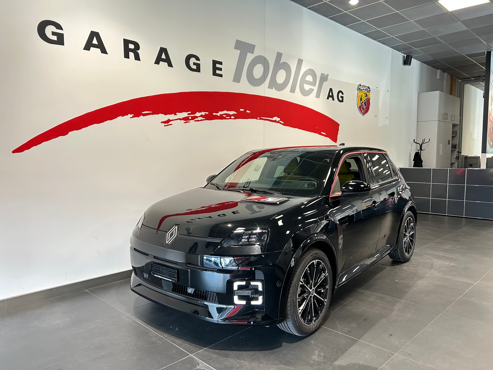 RENAULT R5 E-Tech Comfort Range 52 kWh Iconic Five-showroom-element-1