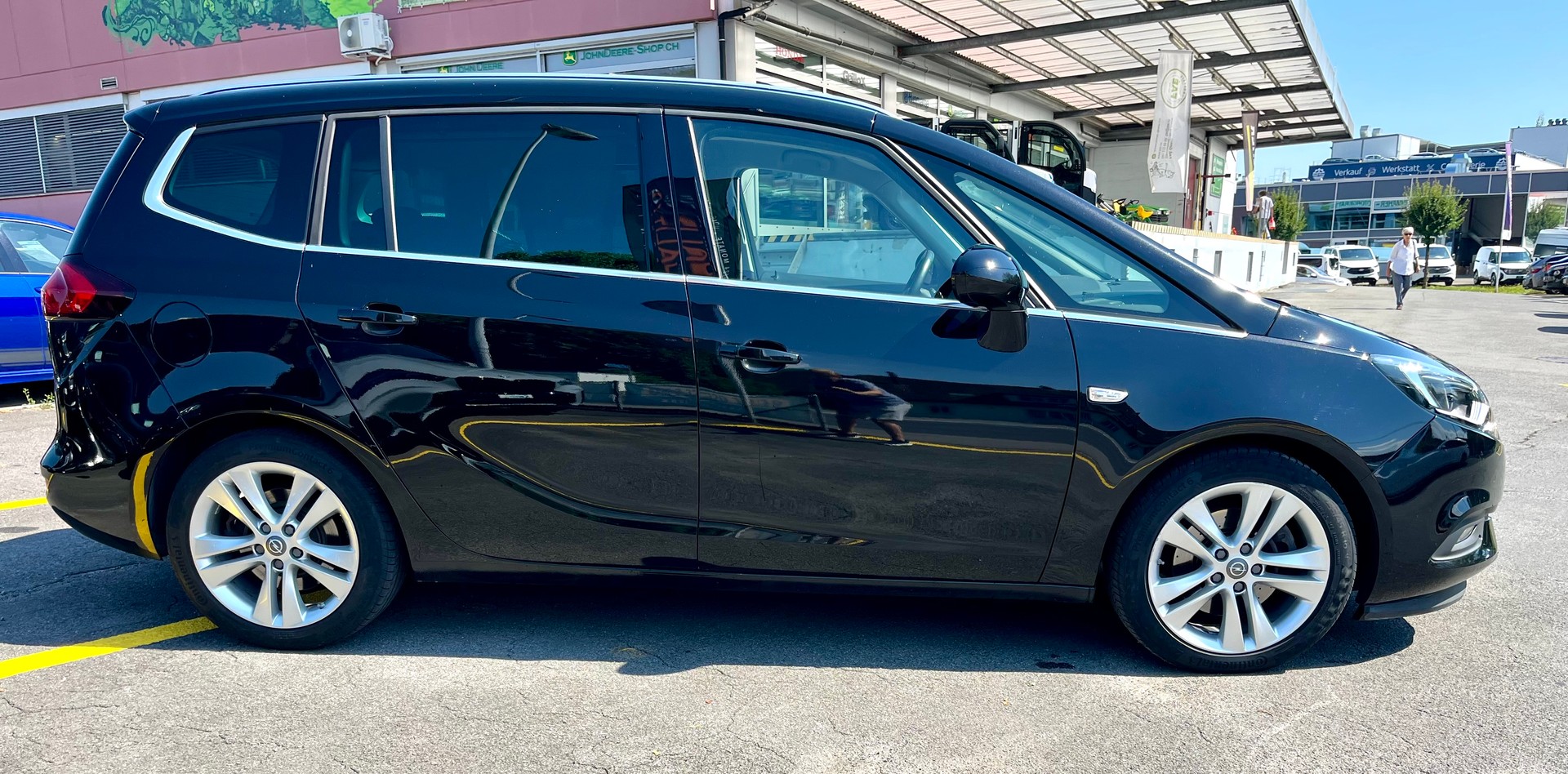 OPEL Zafira 1.6i Turbo Excellence Automatic*7 Plätzer*AHK 1800 Kg**-image-3