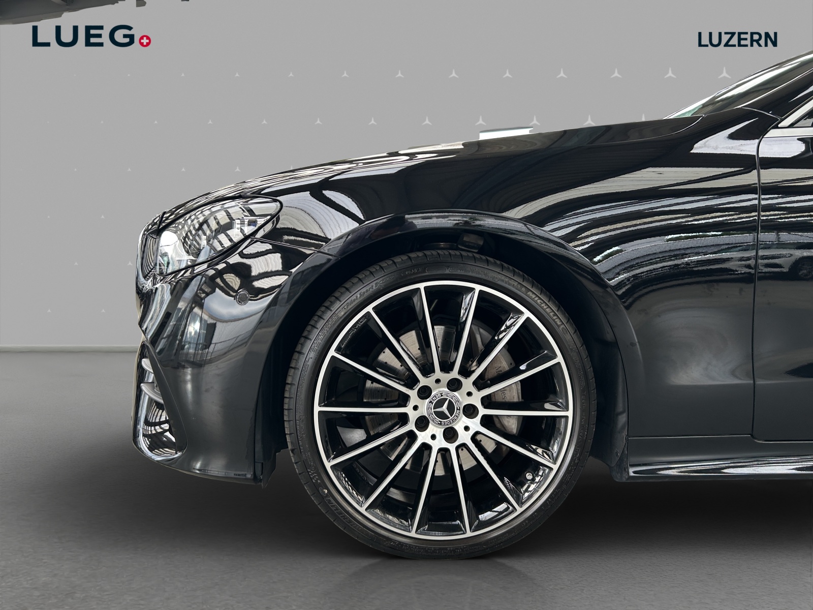 MERCEDES-BENZ E 200 Cabriolet 4Matic AMG Line 9G-Tronic-image-6