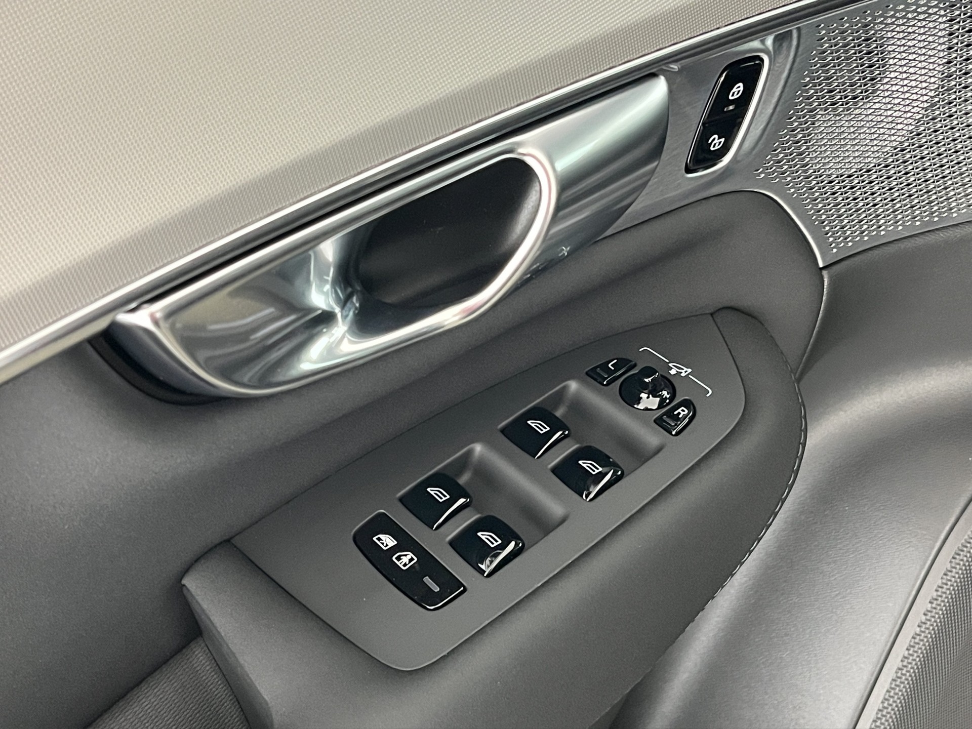VOLVO XC90 2.0 T8 TE Black Edition eAWD-image-11