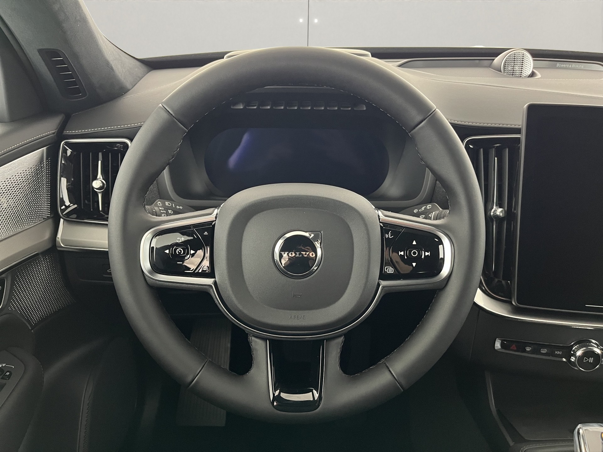 VOLVO XC90 2.0 T8 TE Black Edition eAWD-image-10