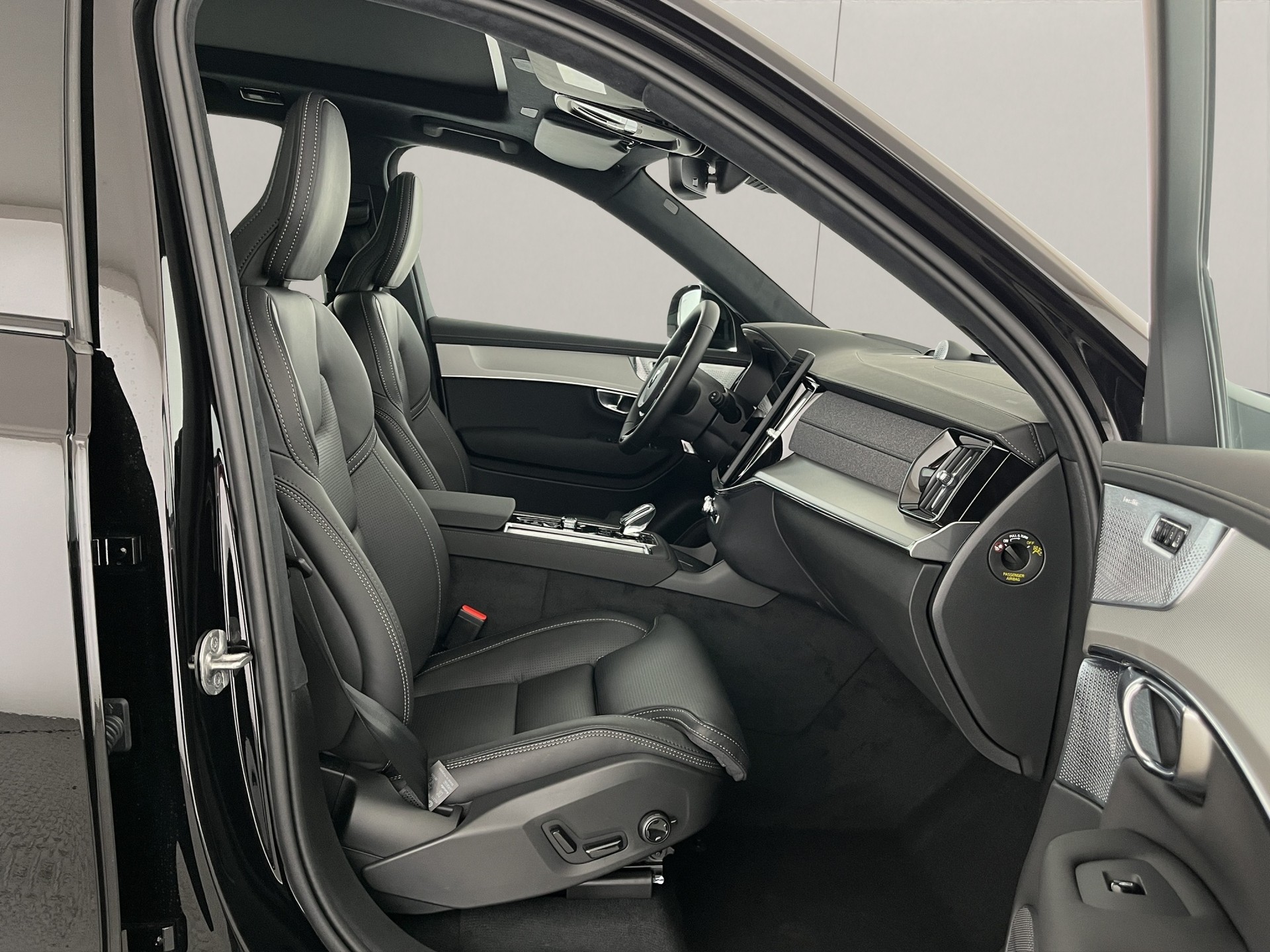 VOLVO XC90 2.0 T8 TE Black Edition eAWD-image-13
