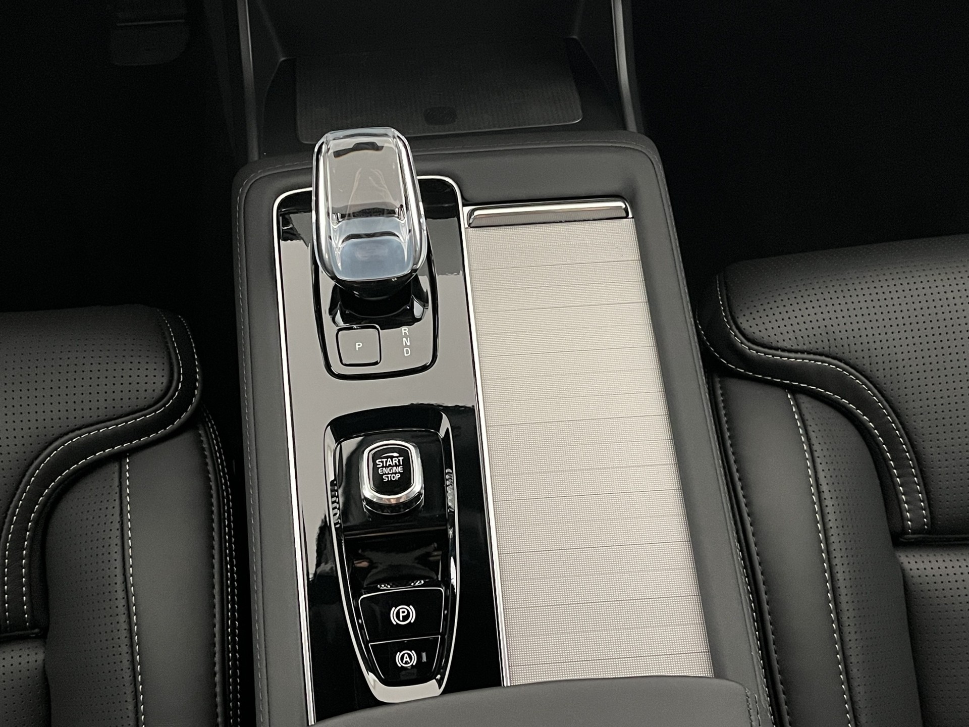 VOLVO XC90 2.0 T8 TE Black Edition eAWD-image-14