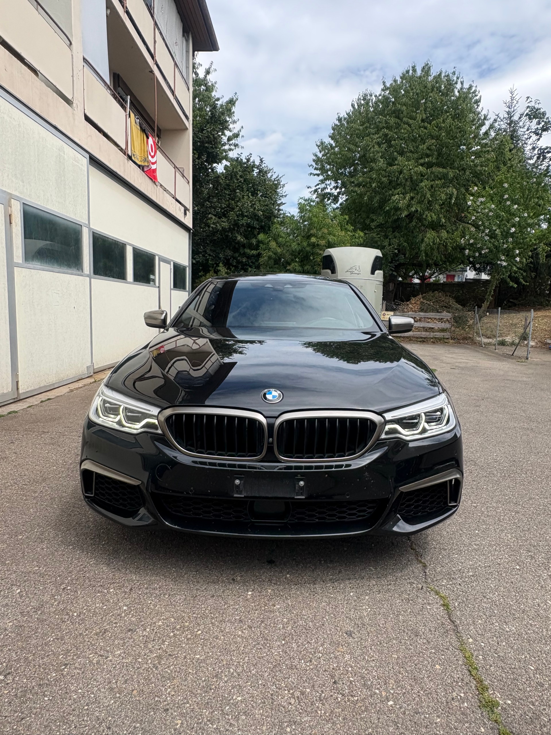 BMW M550d xDrive Steptronic-showroom-element-1