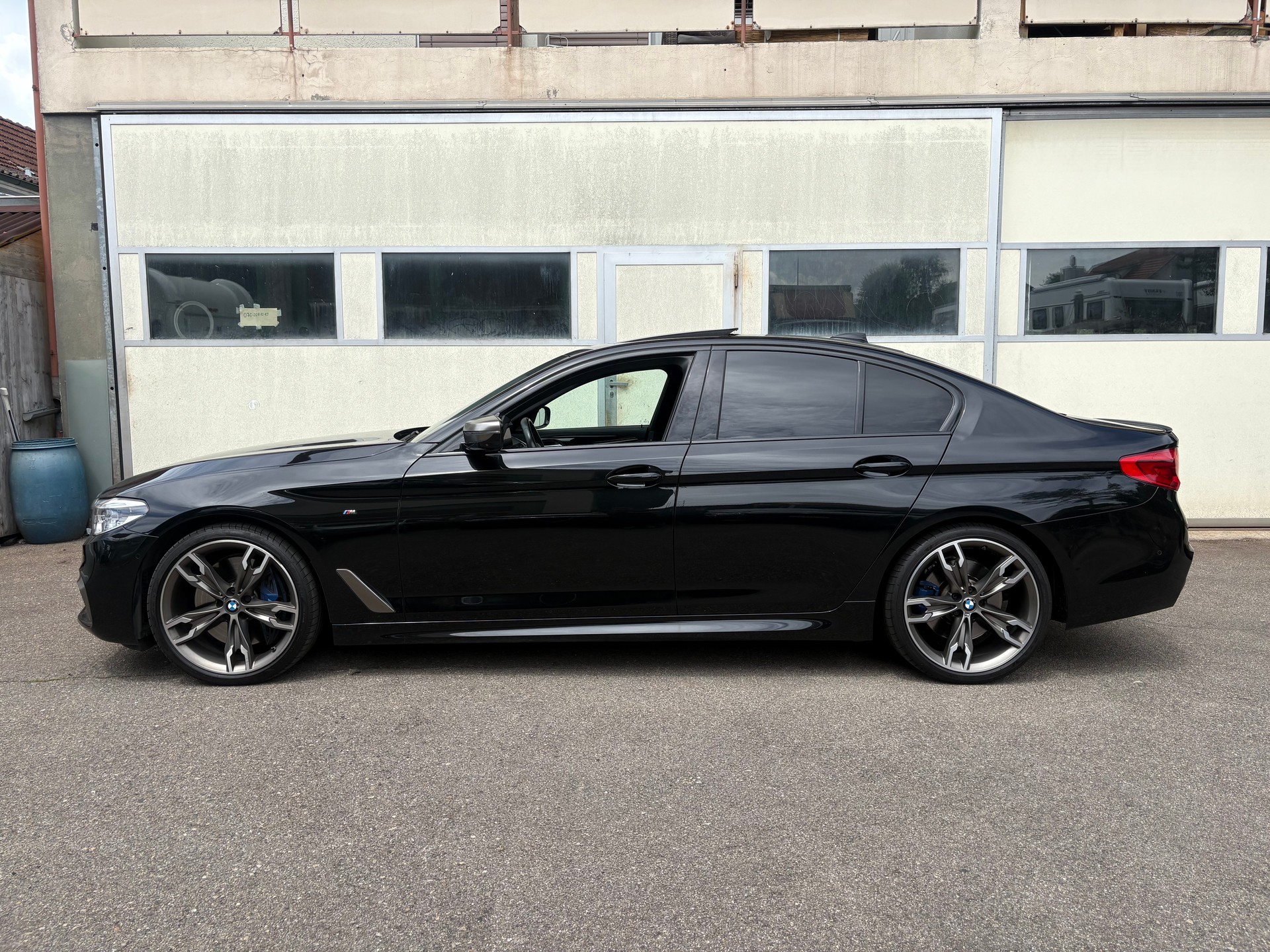 BMW M550d xDrive Steptronic-showroom-element-2
