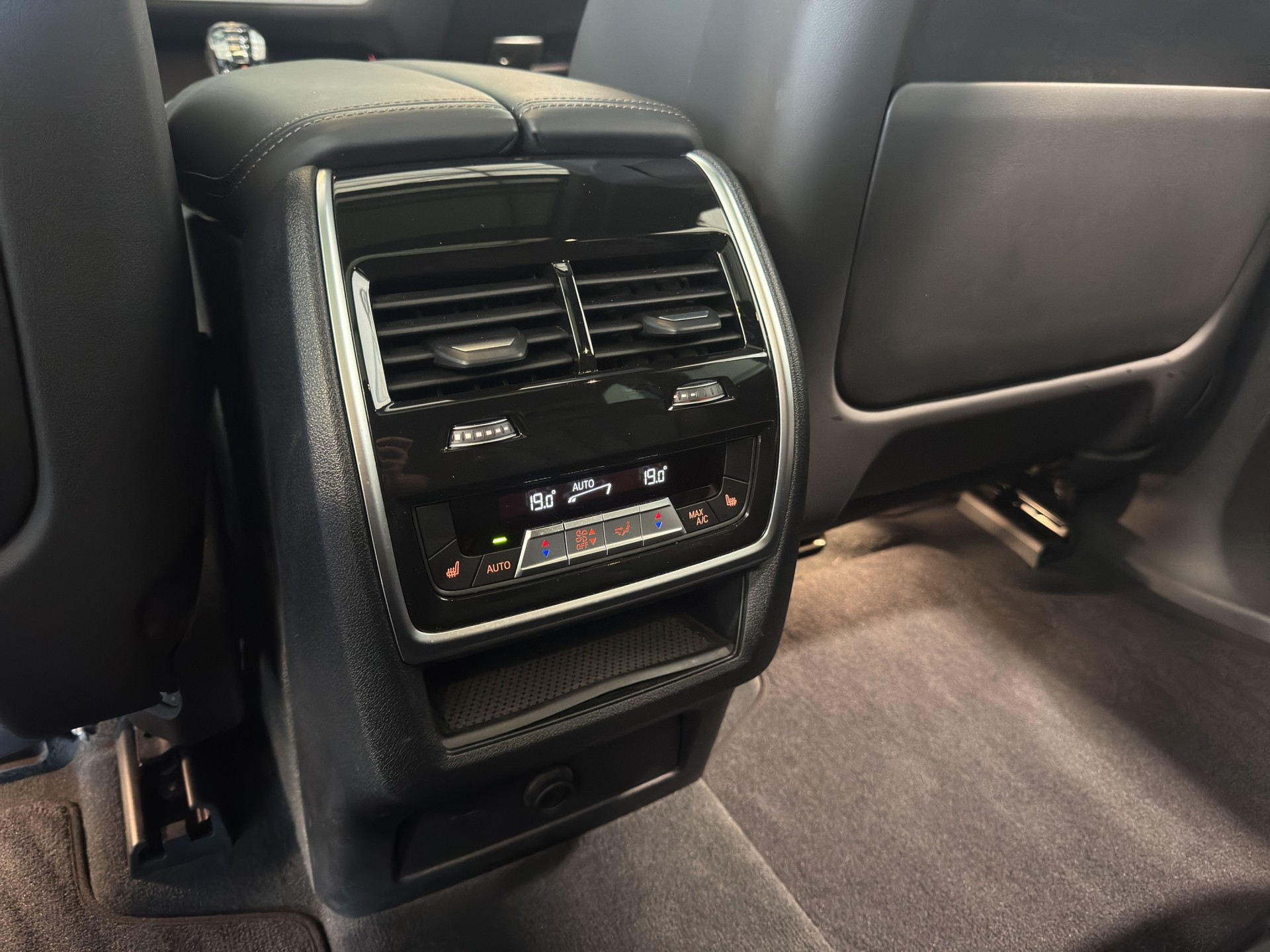BMW X5 xDrive 48V 40i M Sport Steptronic-image-25