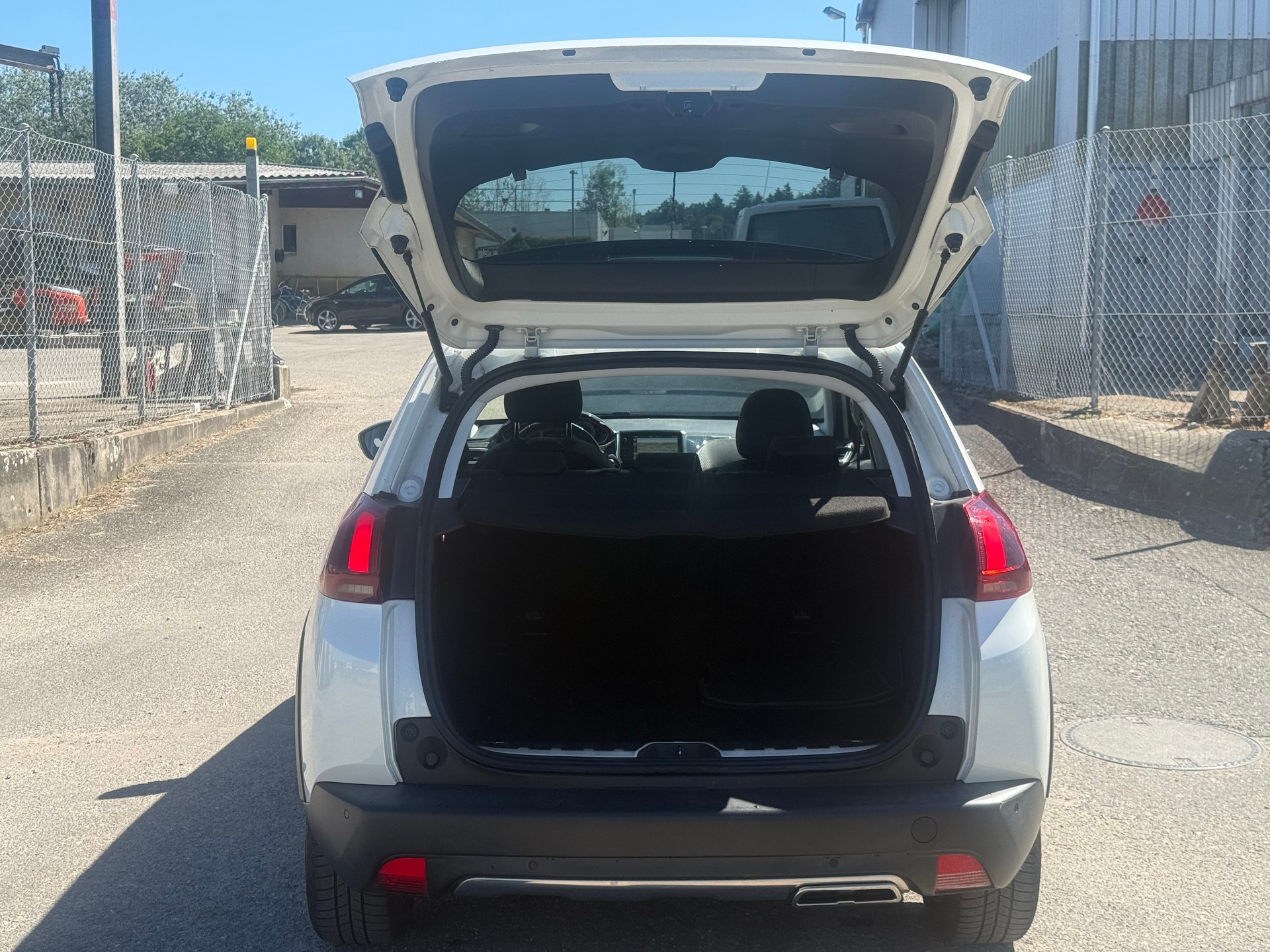 PEUGEOT 2008 1.2 PureTech GT Line EAT6-image-8