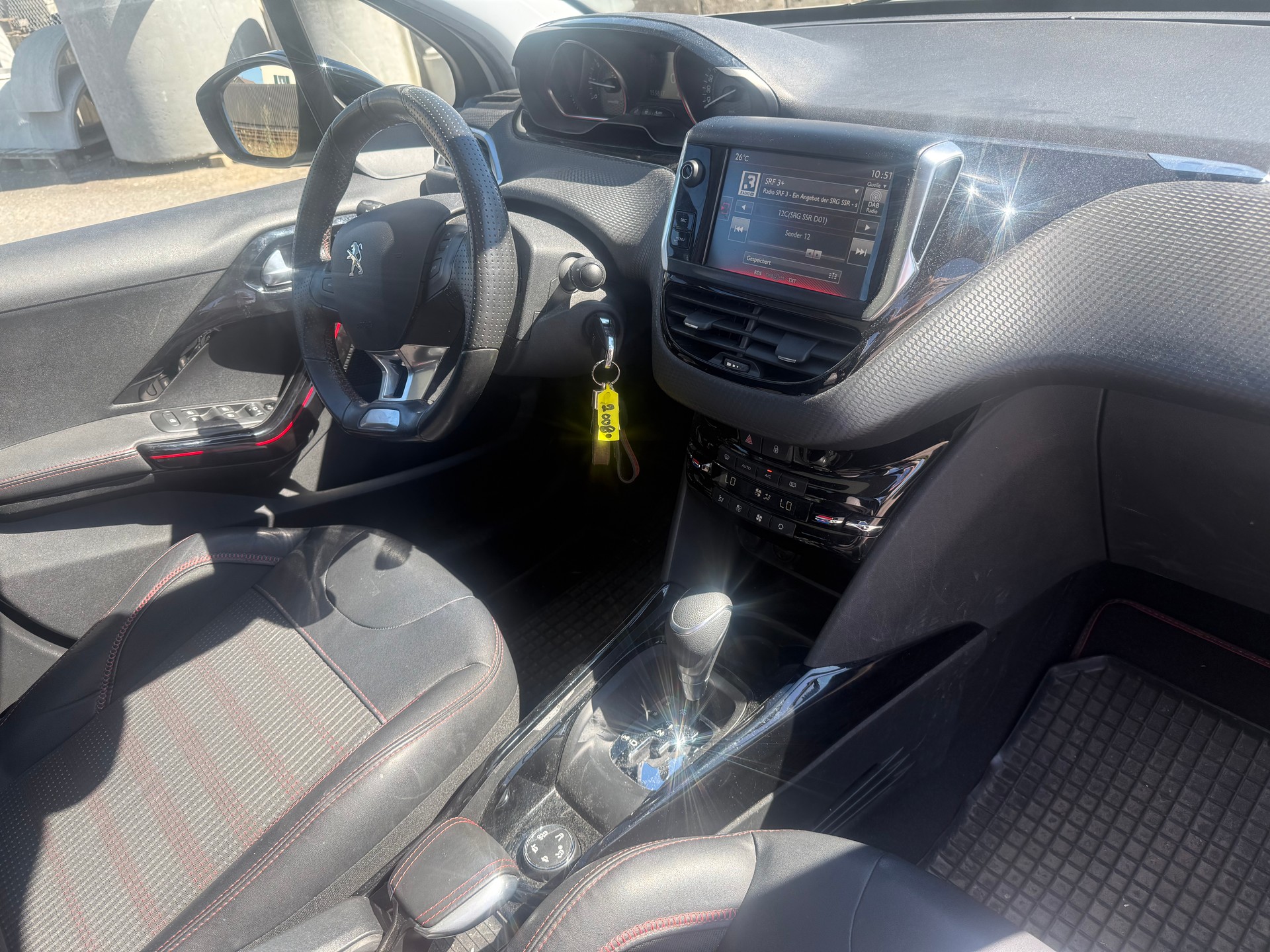 PEUGEOT 2008 1.2 PureTech GT Line EAT6-image-10