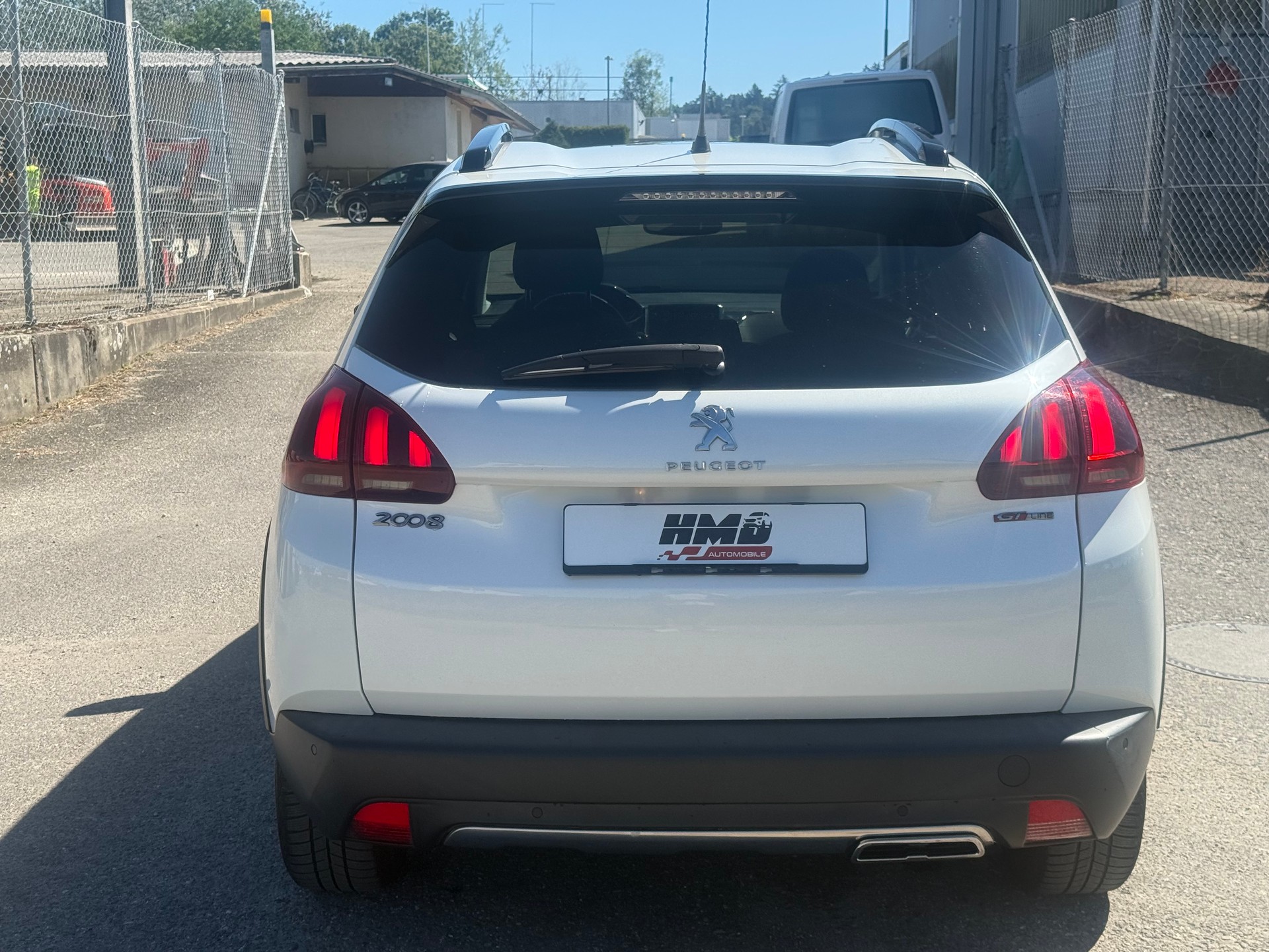 PEUGEOT 2008 1.2 PureTech GT Line EAT6-image-4