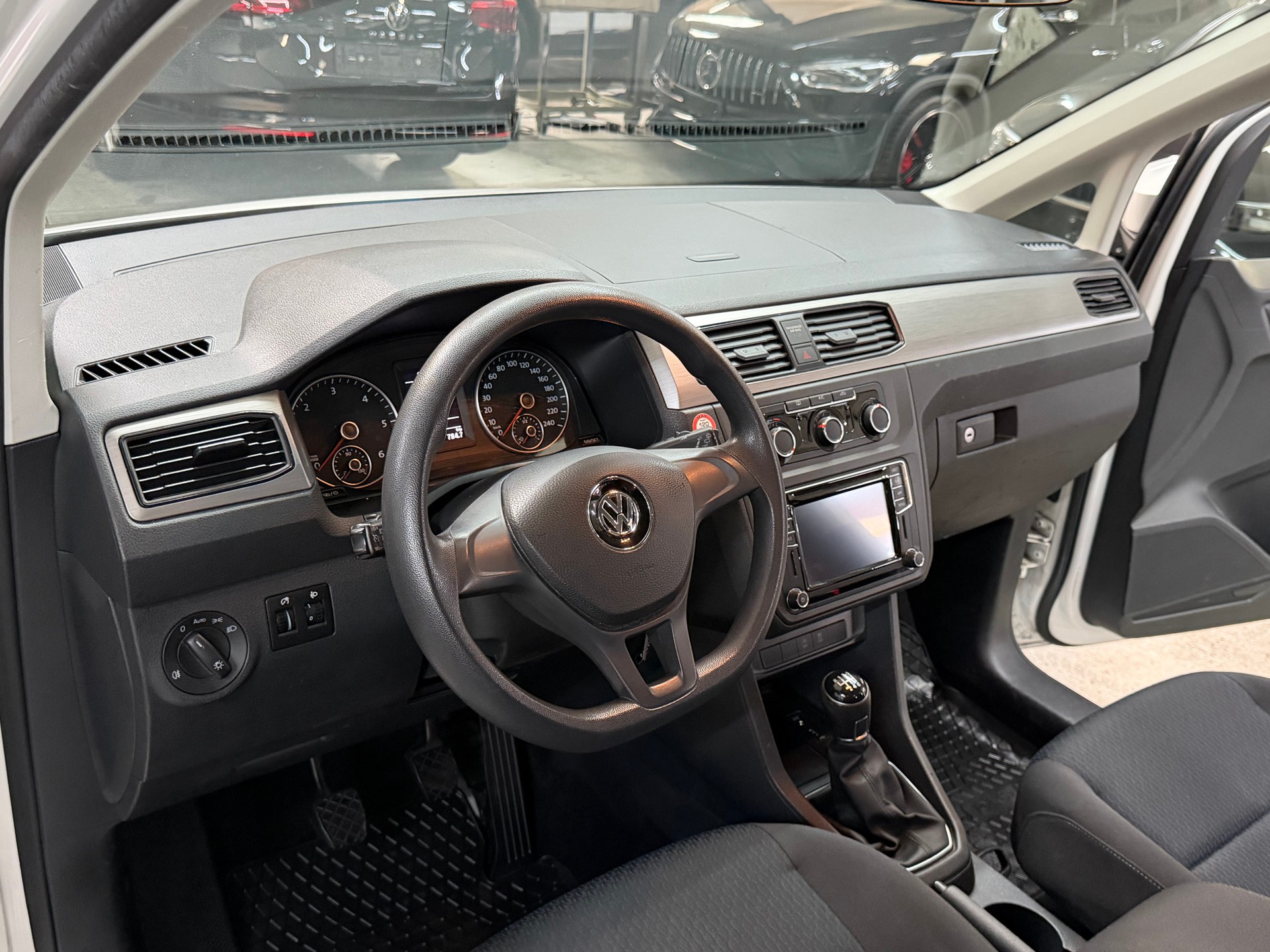 VW Caddy Maxi 2.0 TDI Comfortline 4Motion-image-14