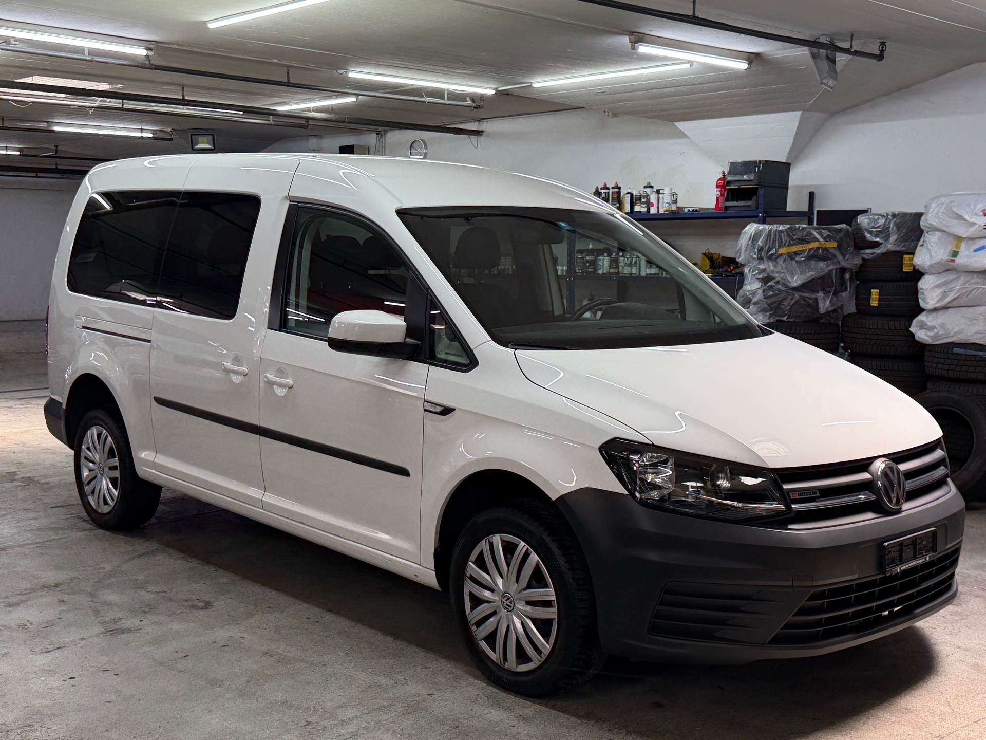 VW Caddy Maxi 2.0 TDI Comfortline 4Motion-image-0