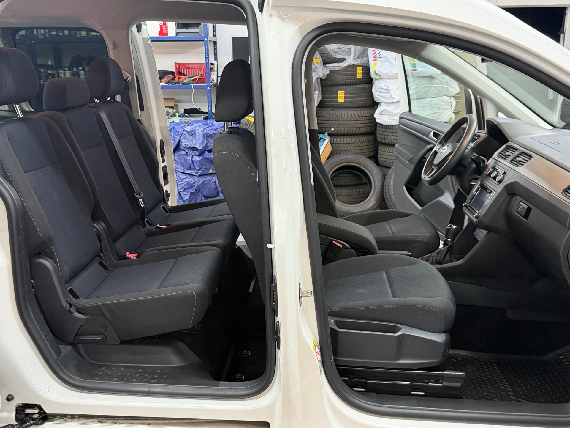 VW Caddy Maxi 2.0 TDI Comfortline 4Motion-image-11
