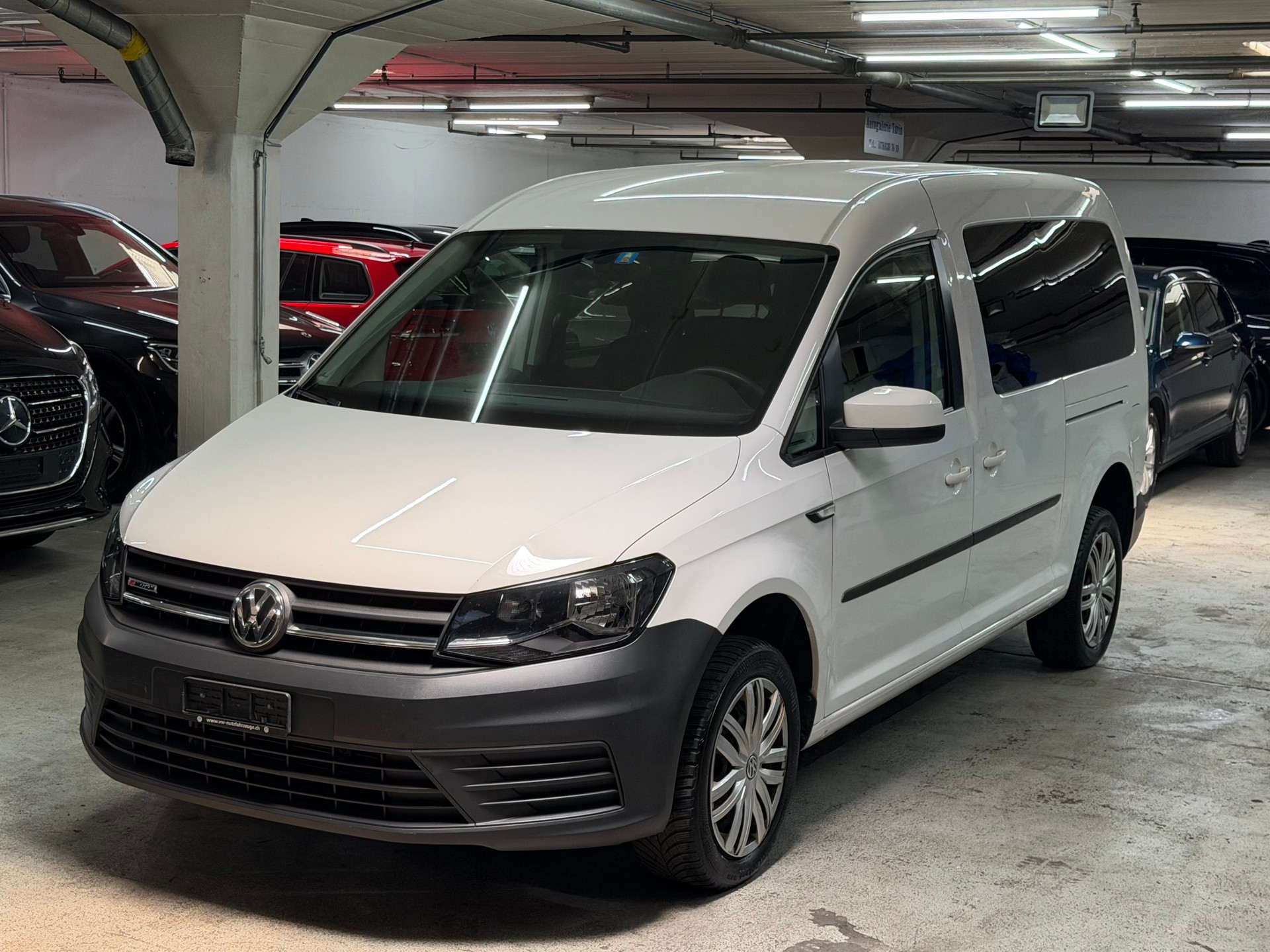 VW Caddy Maxi 2.0 TDI Comfortline 4Motion-image-1
