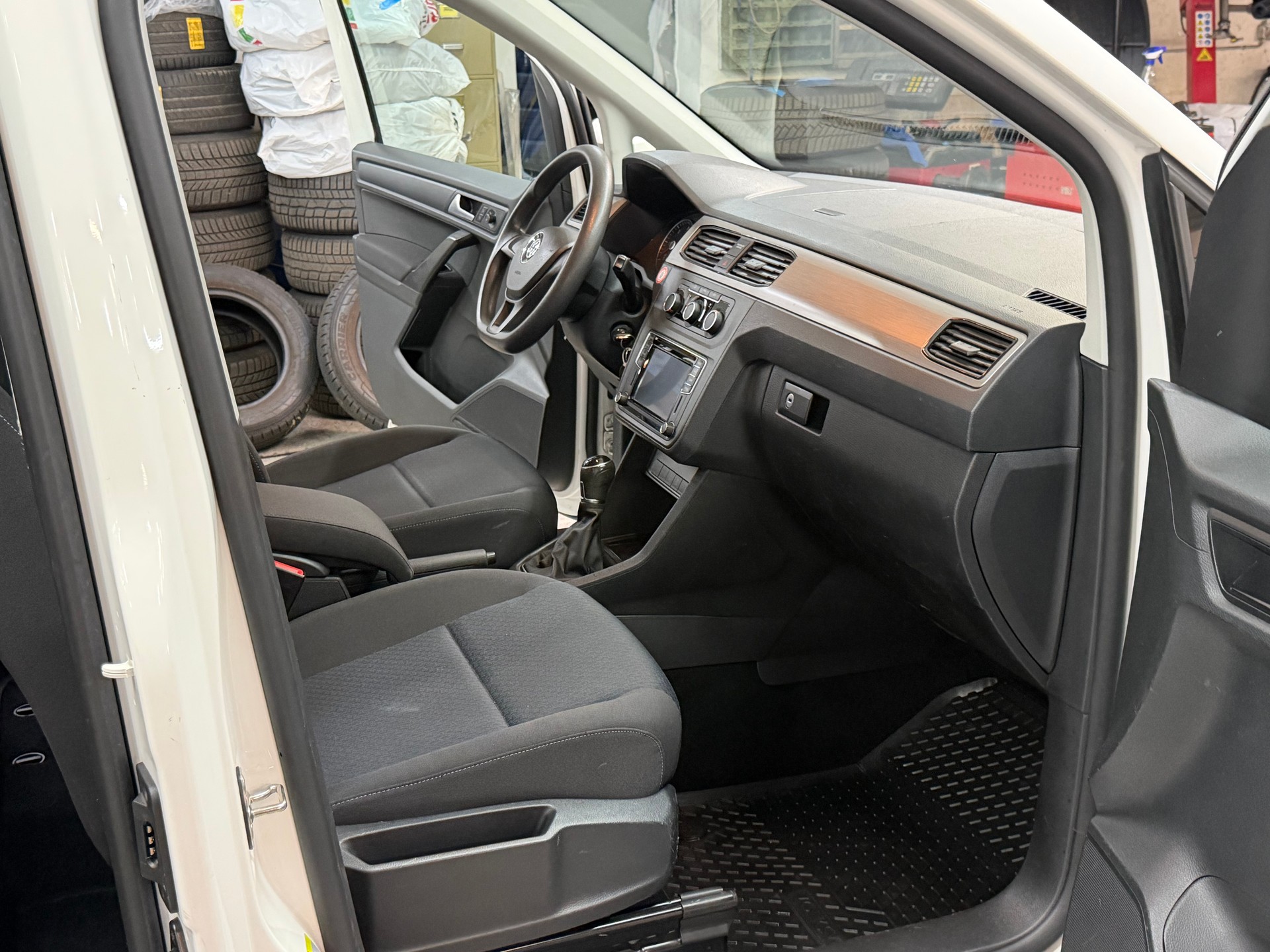VW Caddy Maxi 2.0 TDI Comfortline 4Motion-image-7