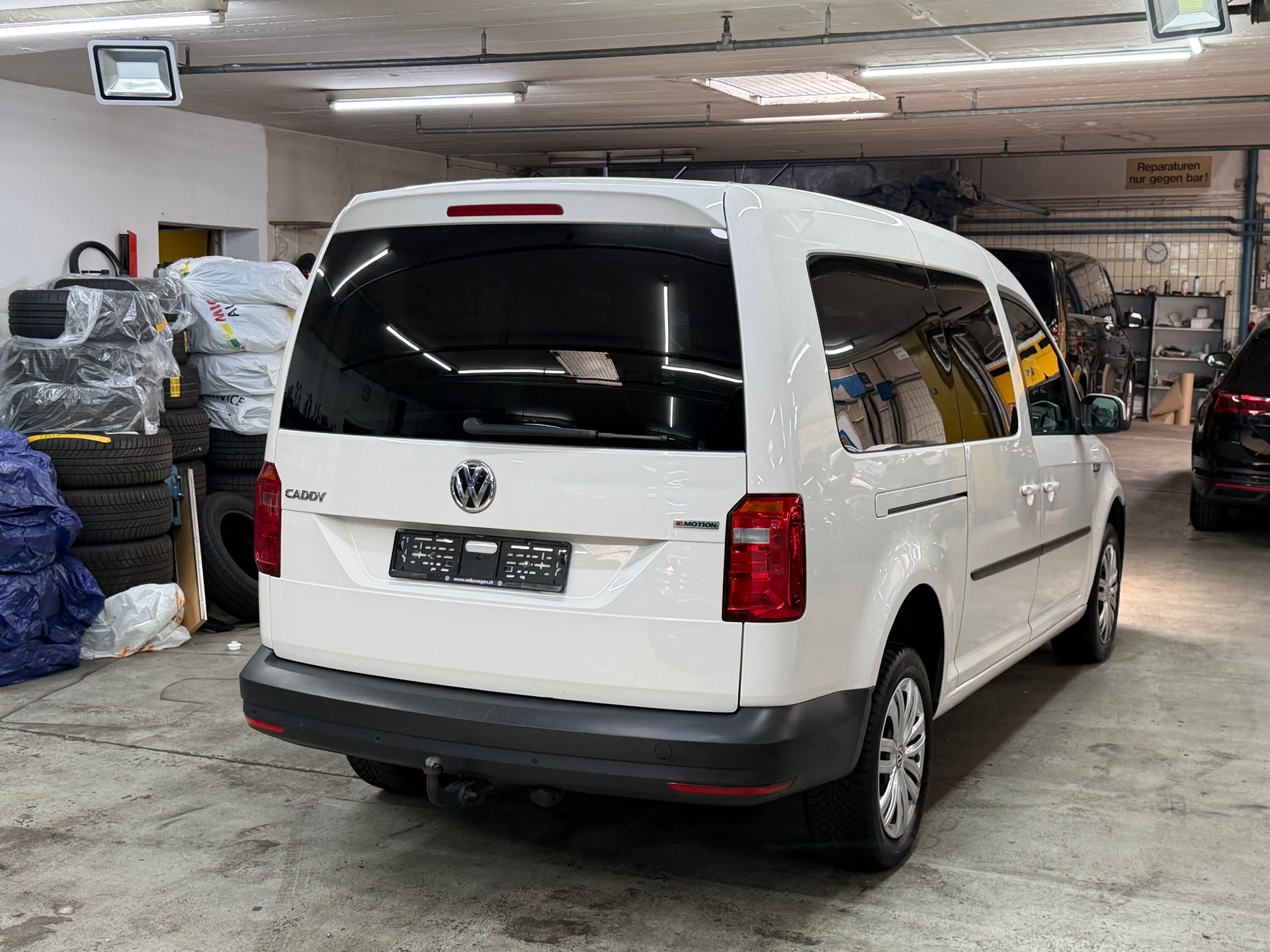 VW Caddy Maxi 2.0 TDI Comfortline 4Motion-image-5