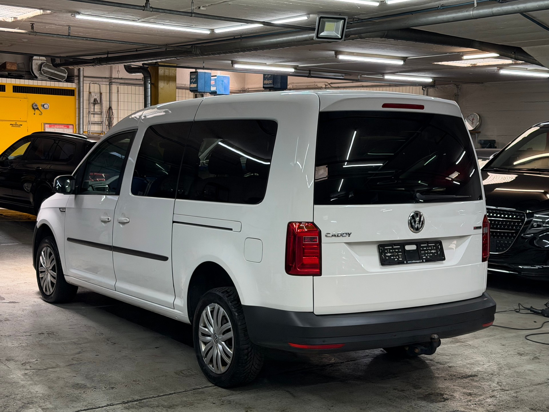 VW Caddy Maxi 2.0 TDI Comfortline 4Motion-image-15
