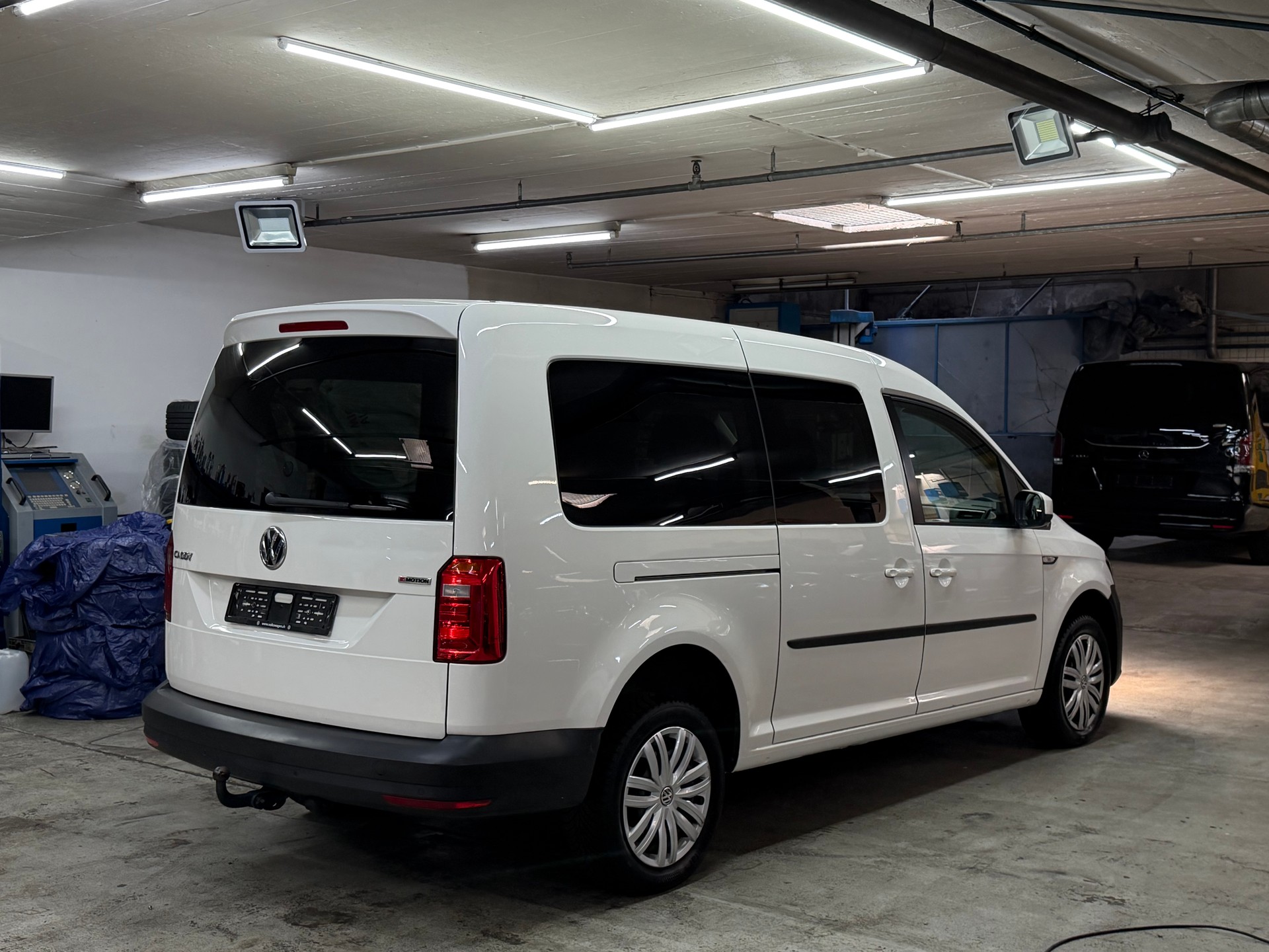VW Caddy Maxi 2.0 TDI Comfortline 4Motion-image-4