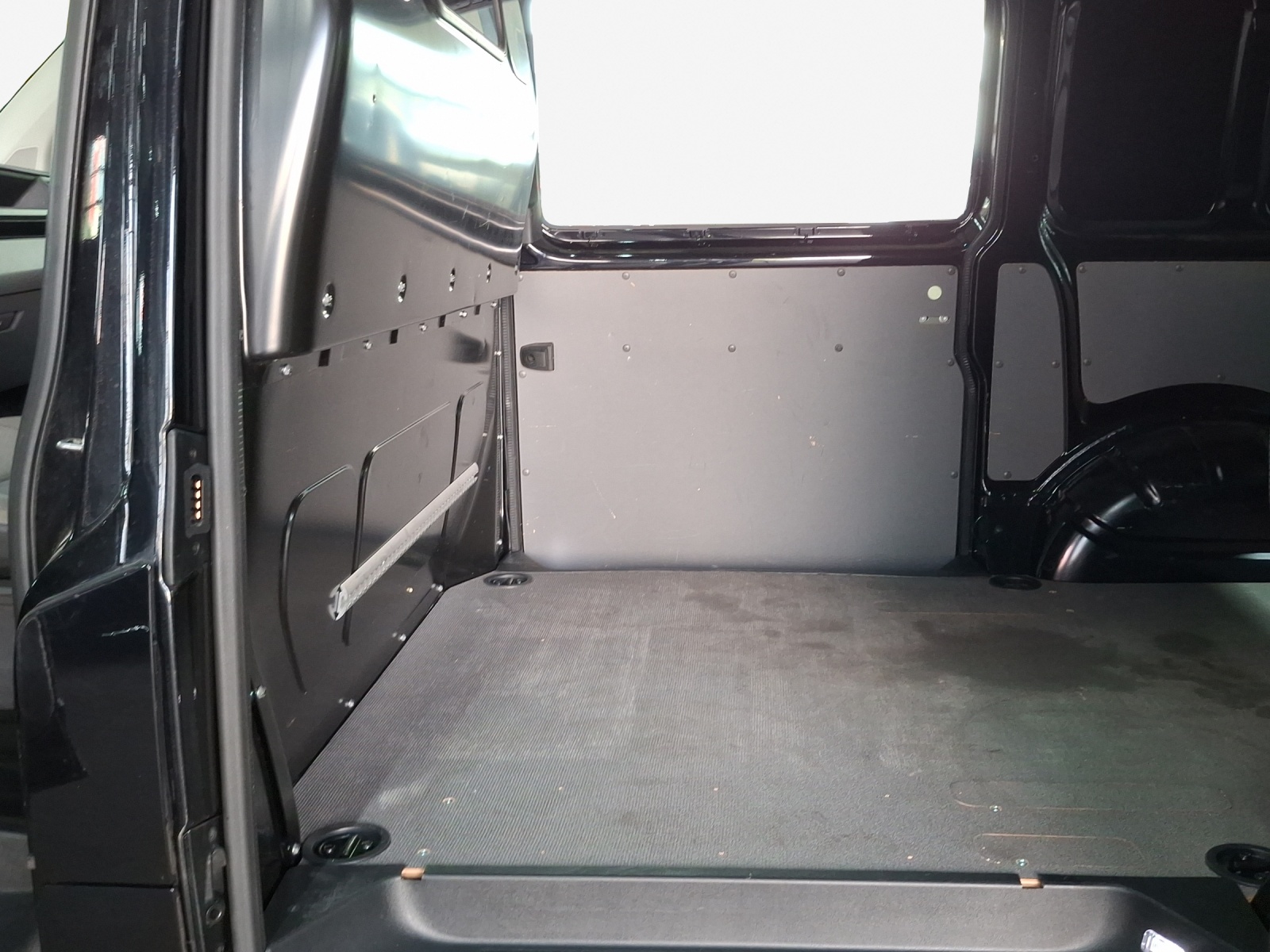 VW T6.1 2.0 TDI DSG-image-11